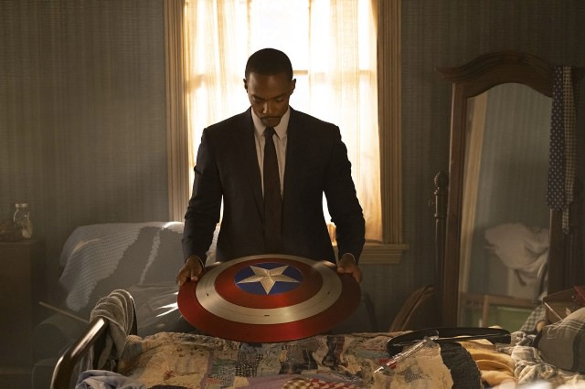 2021-2-new-stills-from-the-falcon-and-the-winter-soldier-03