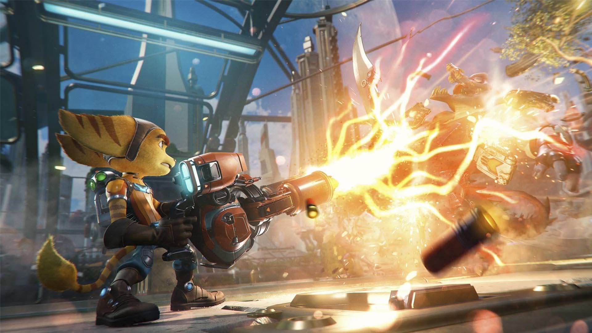 رچت در حال کار با سلاح Enforcer در بازی Ratchet and Clank: Rift Apart