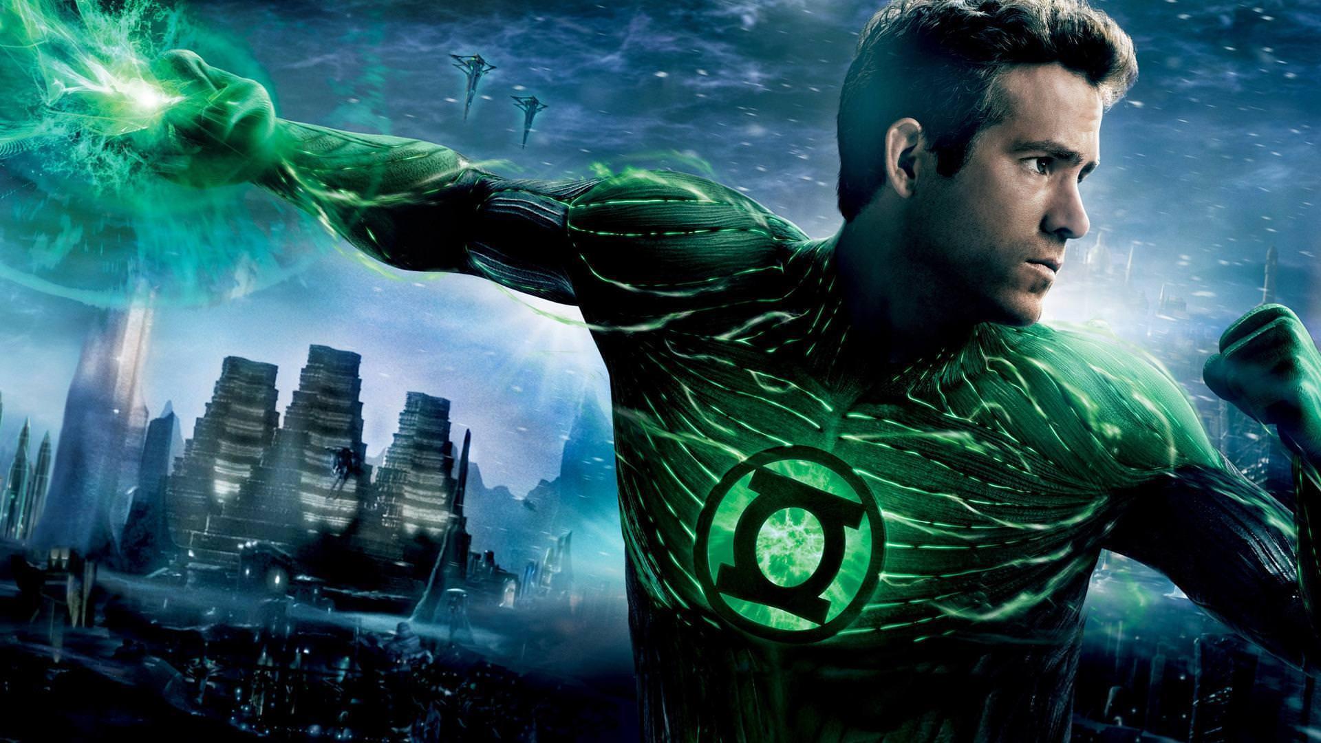 تصویری از رایان رینلودز در نقش کاراکتر گرین لنترن (Green Lantern)