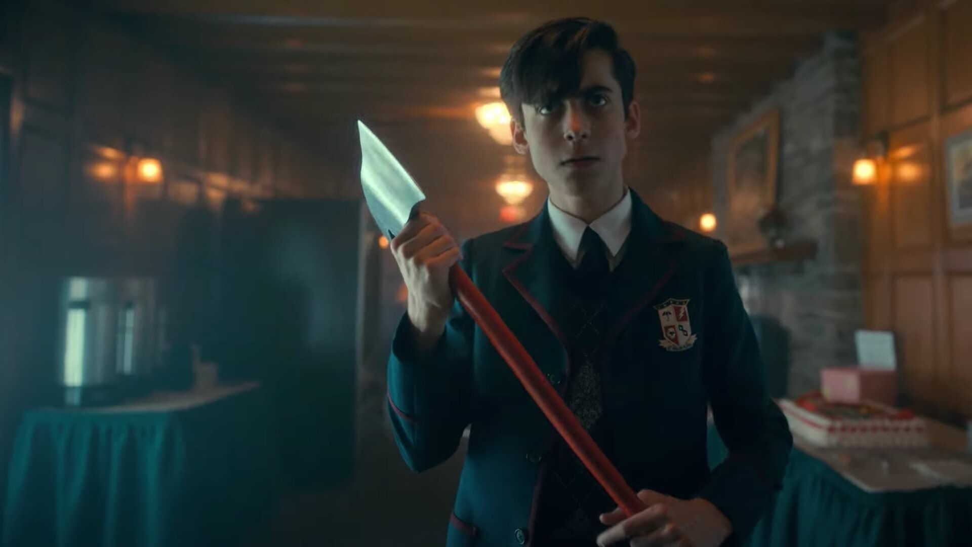 نامبر فایو با تبر در دست در فصل دوم سریال The Umbrella Academy 