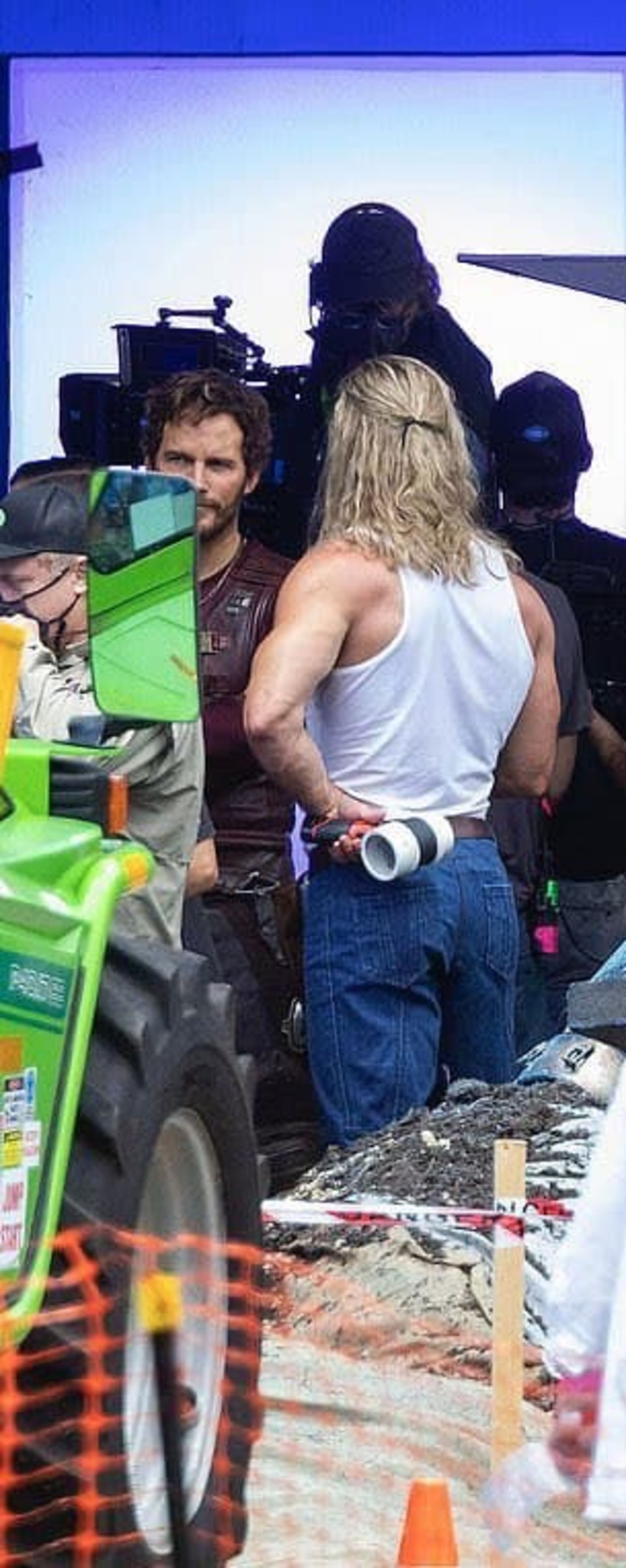 2021-2-thor-love-and-thunder-photos-leak-from-the-set-03