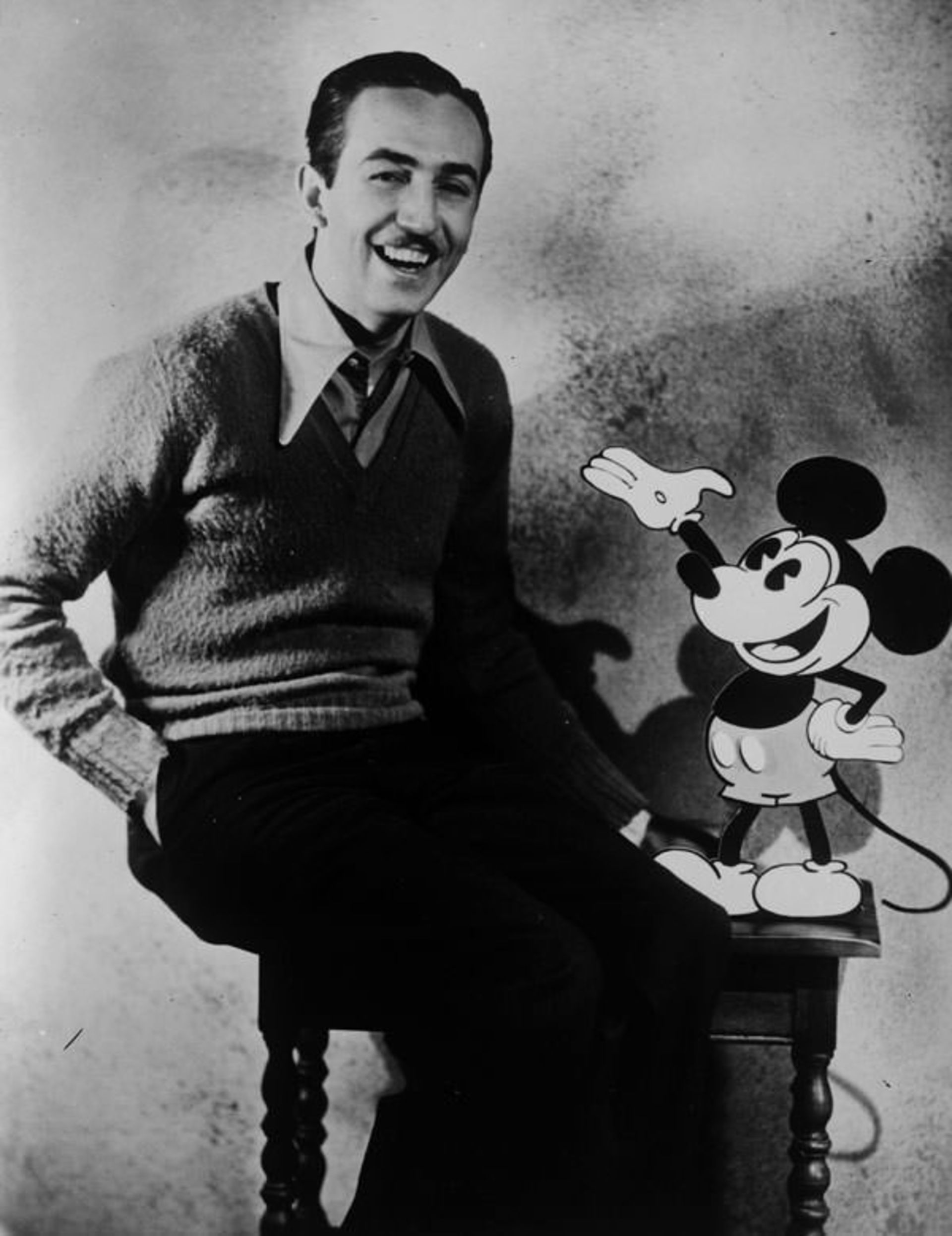 2021-2-walt-disney-with-mickey-mouse