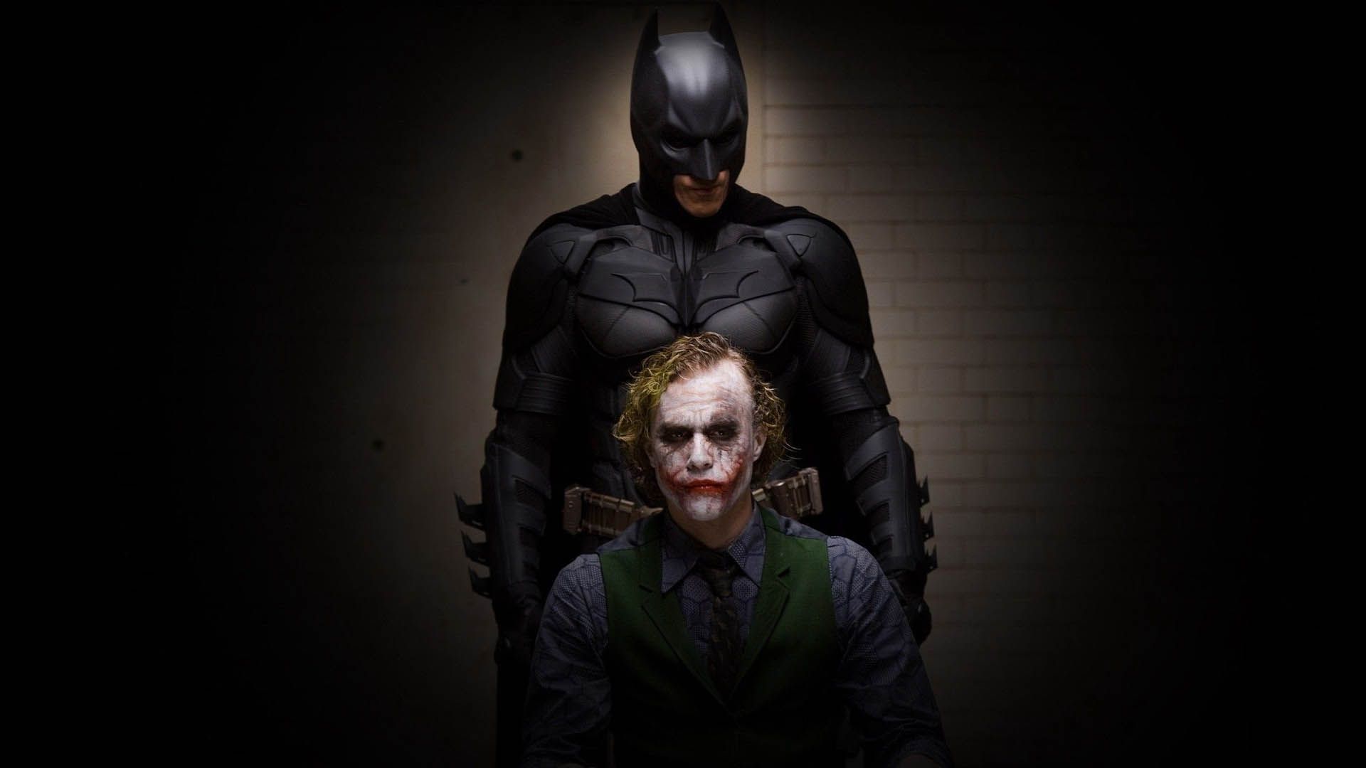 کریستین بیل و هیث لجر در فیلم the dark knight