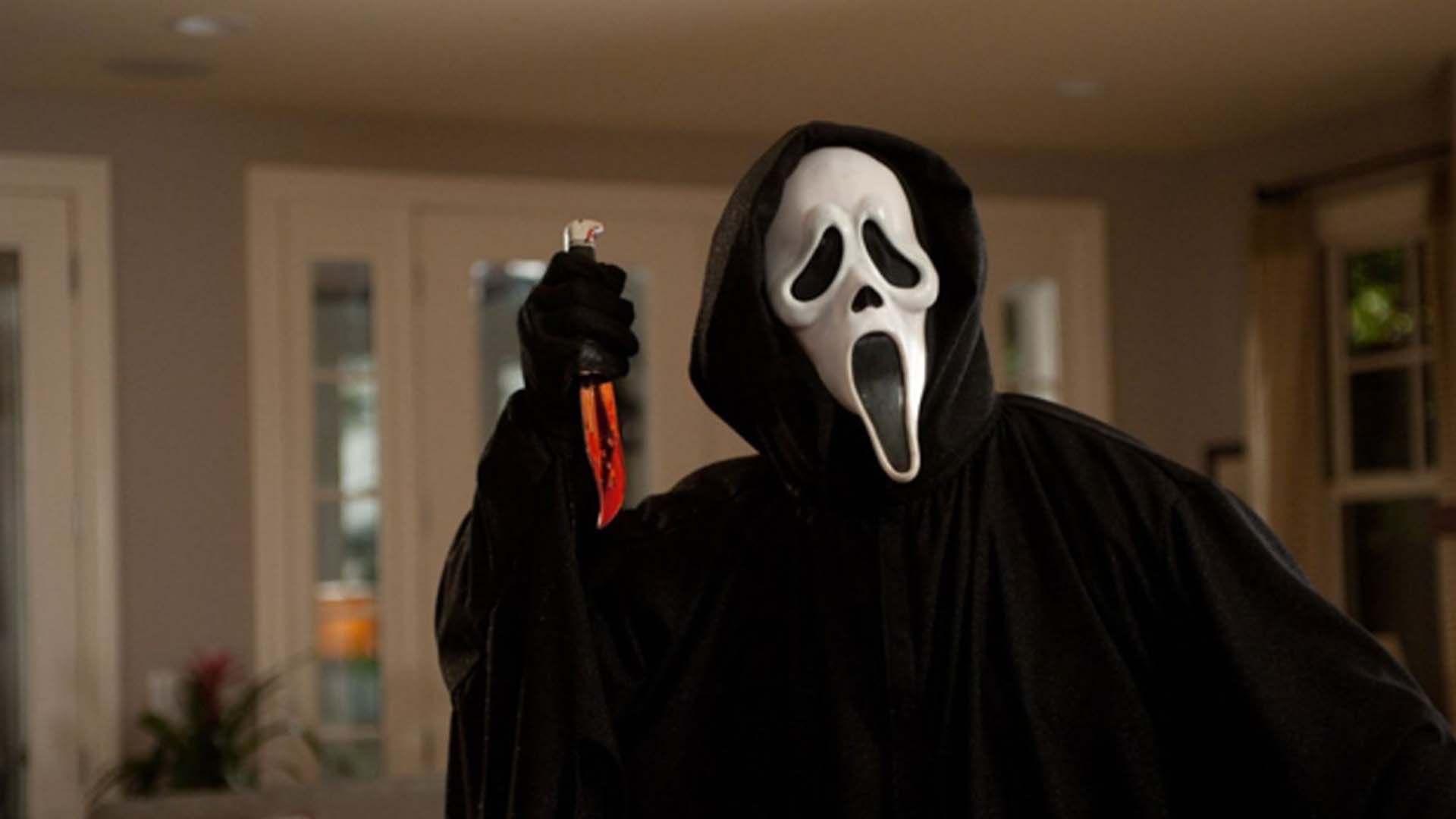 شخصیت گوست فیس به همراه چاقو در فیلم Scream