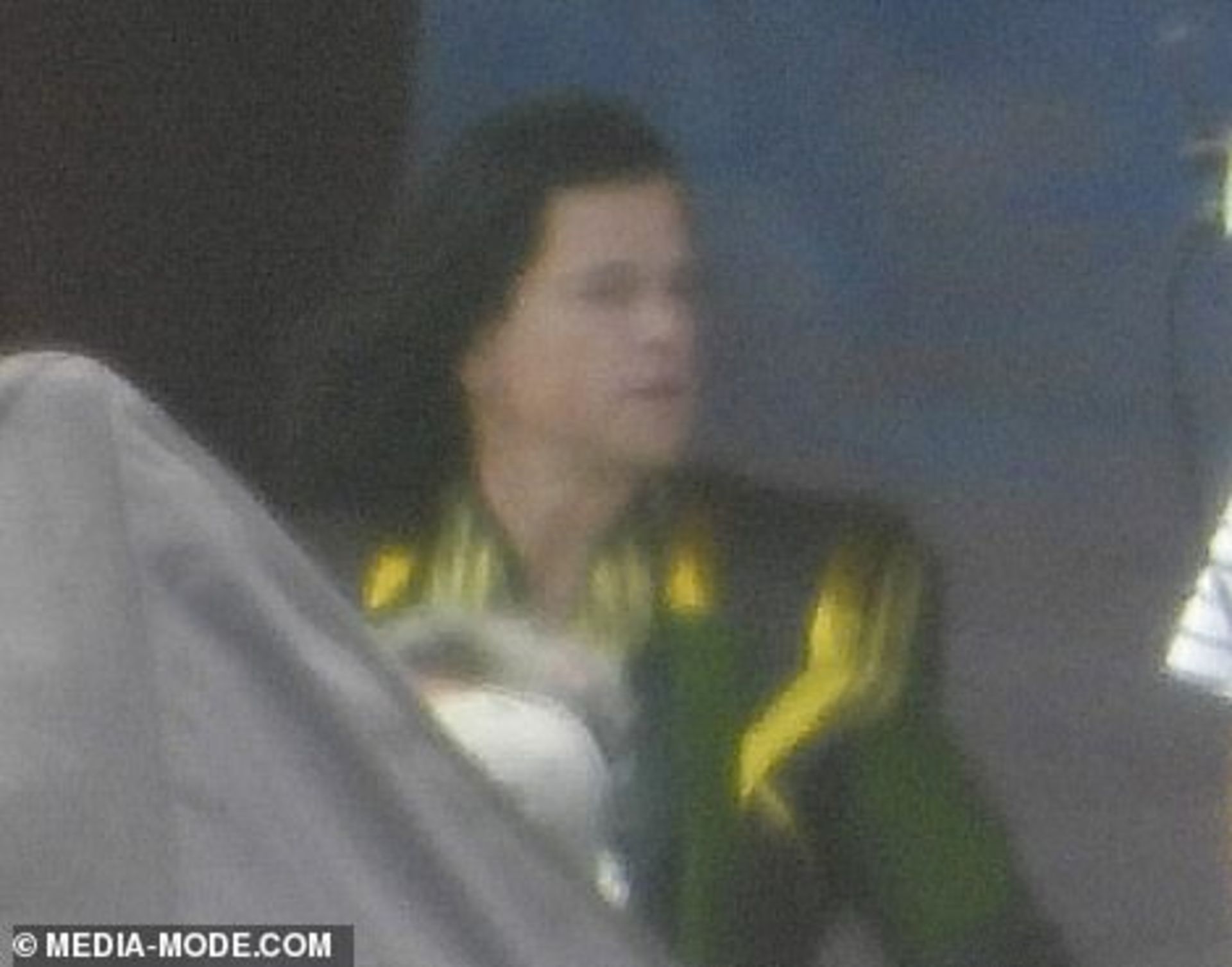 2021-3-thor-love-and-thunder-melissa-mccarthy-spotted-on-set-in-hela-costume-06