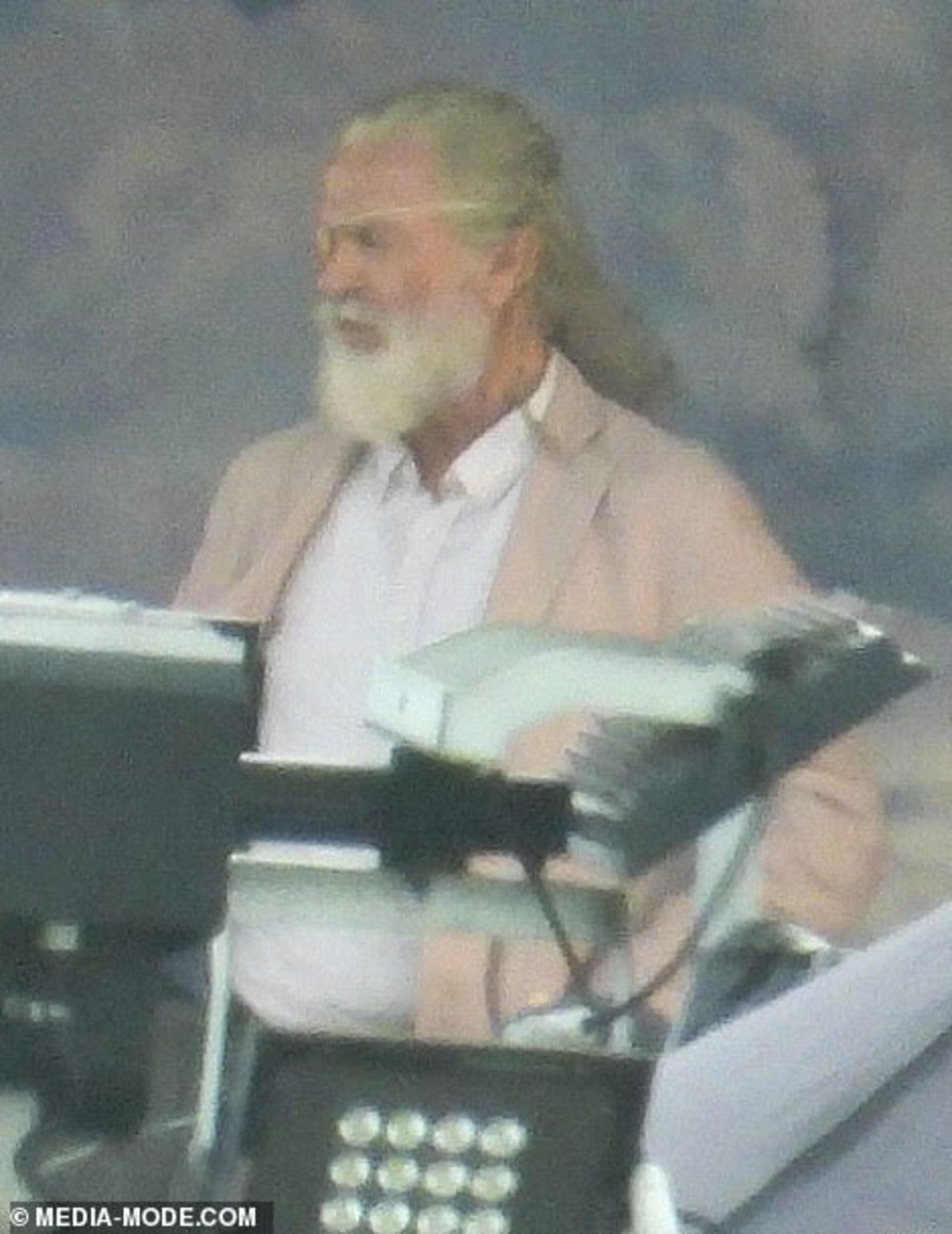 2021-3-thor-love-and-thunder-melissa-mccarthy-spotted-on-set-in-hela-costume-08
