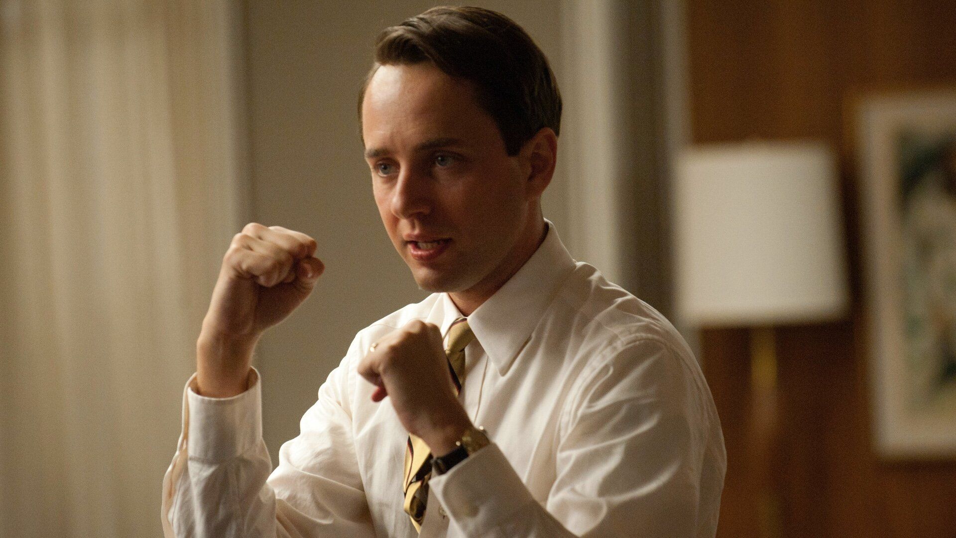 2021-4-mad-men-actor-vincent-kartheiser-will-play-scarecrow-in-titans-season-3