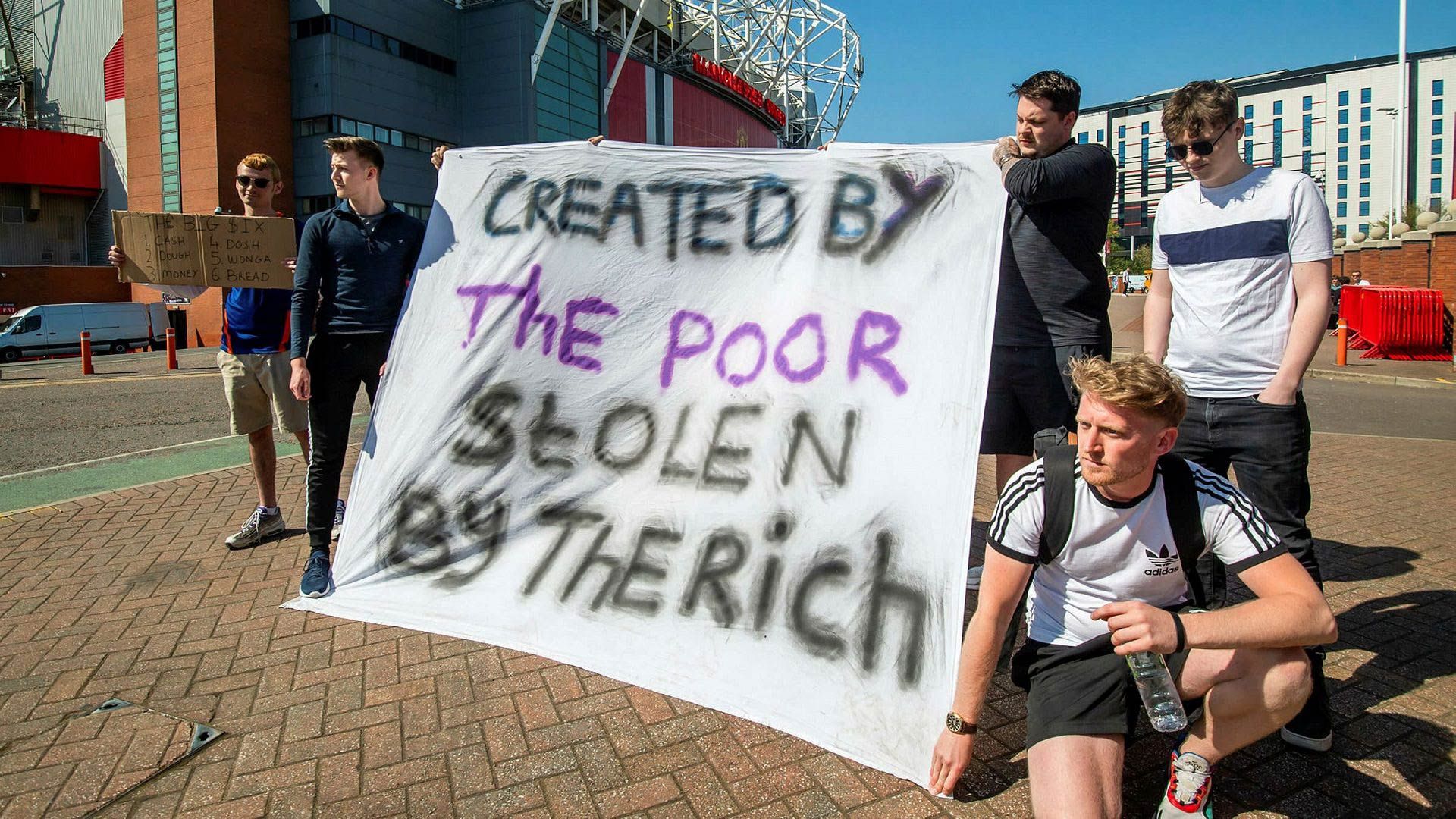2021-4-super-league-fans-protest