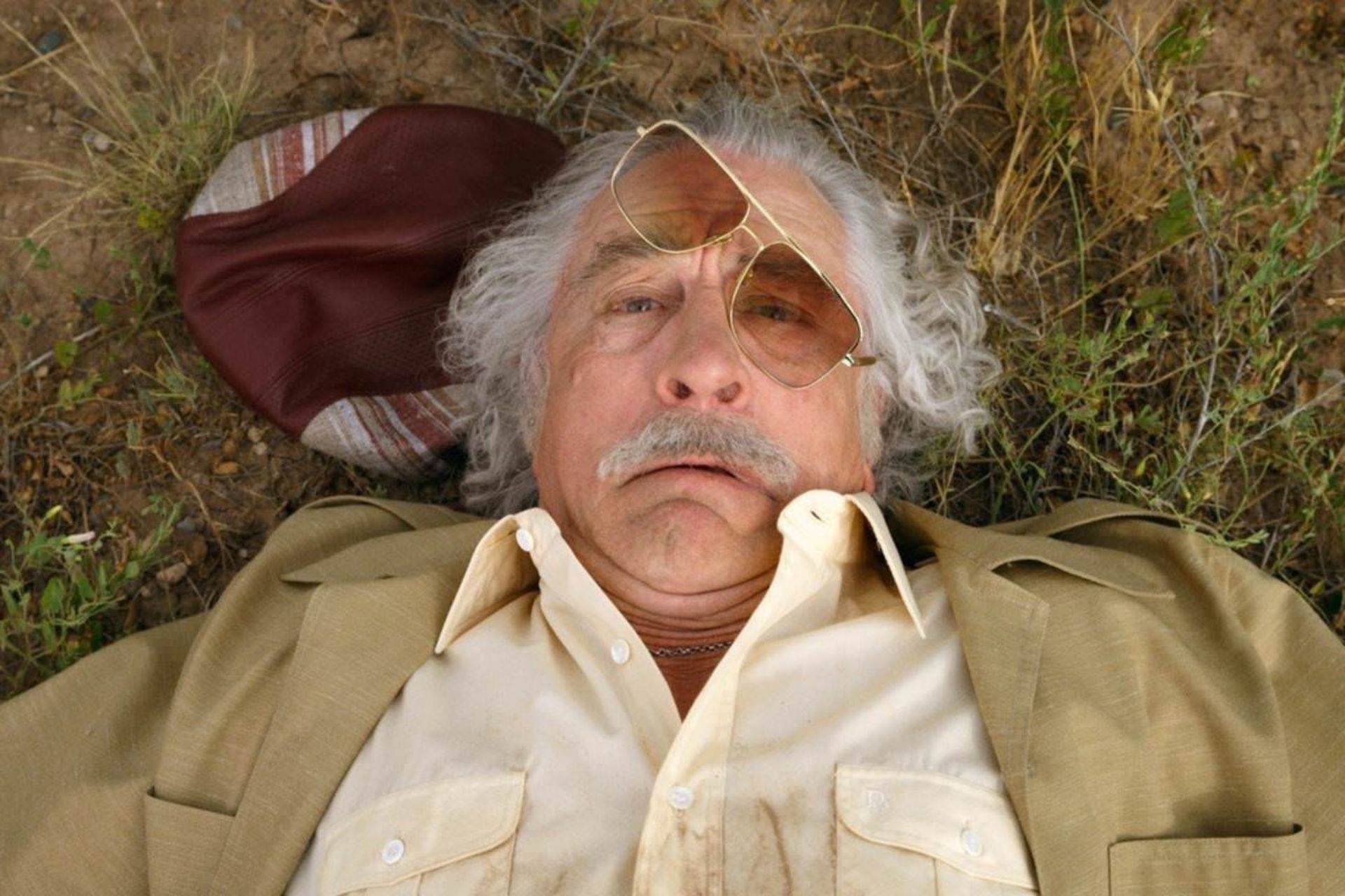 2021-4-the-comeback-trail-robert-de-niro-as-max-barber-hit-horse