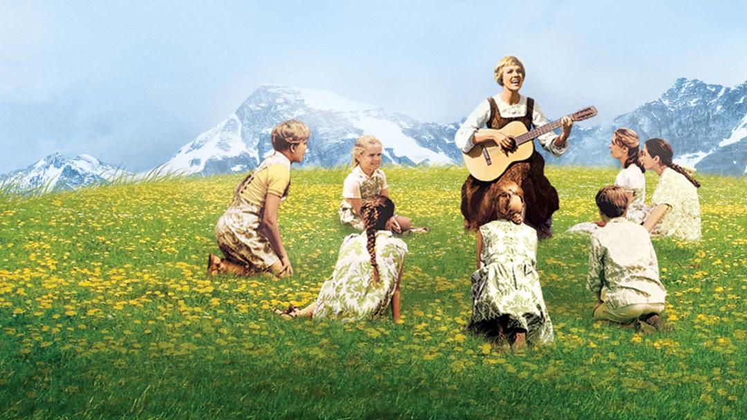 فیلم The Sound of Music و گوش دادن بچه ها به موسیقی در دل طبیعت