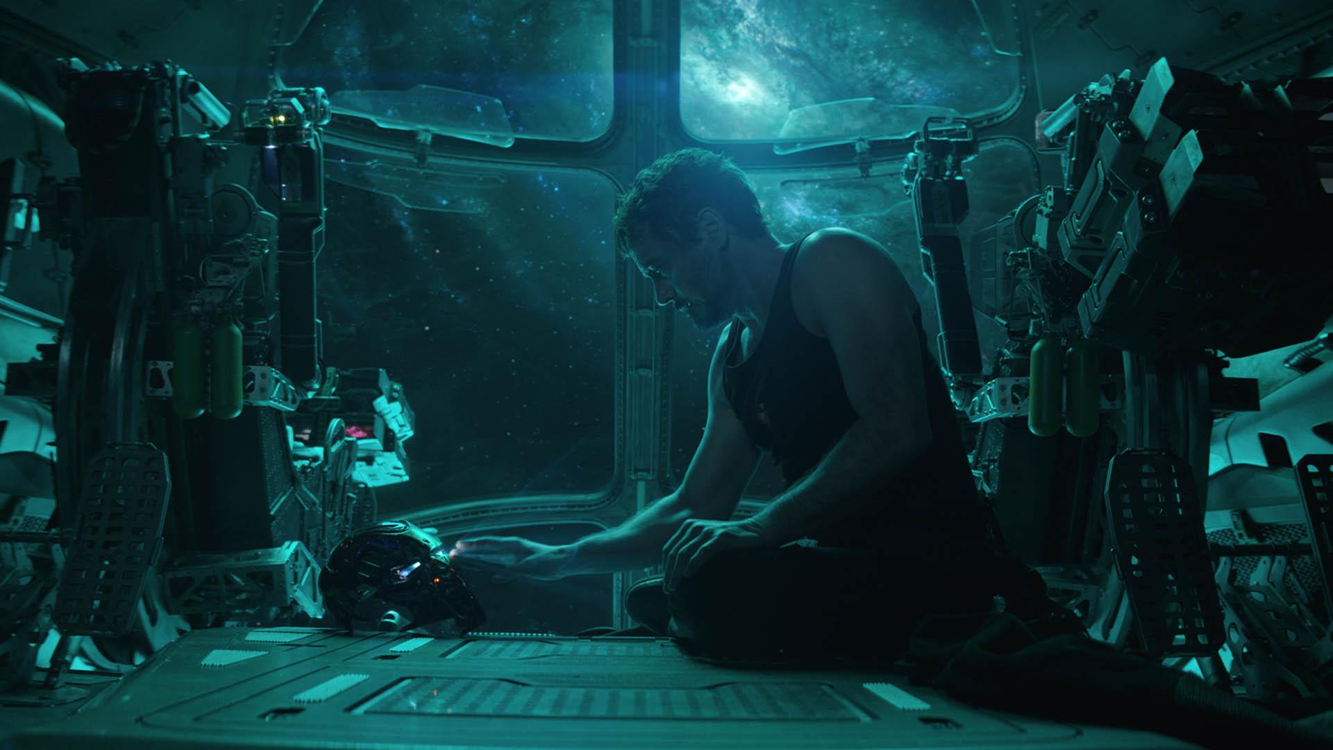 2021-4-tony-stark-avengers-endgame