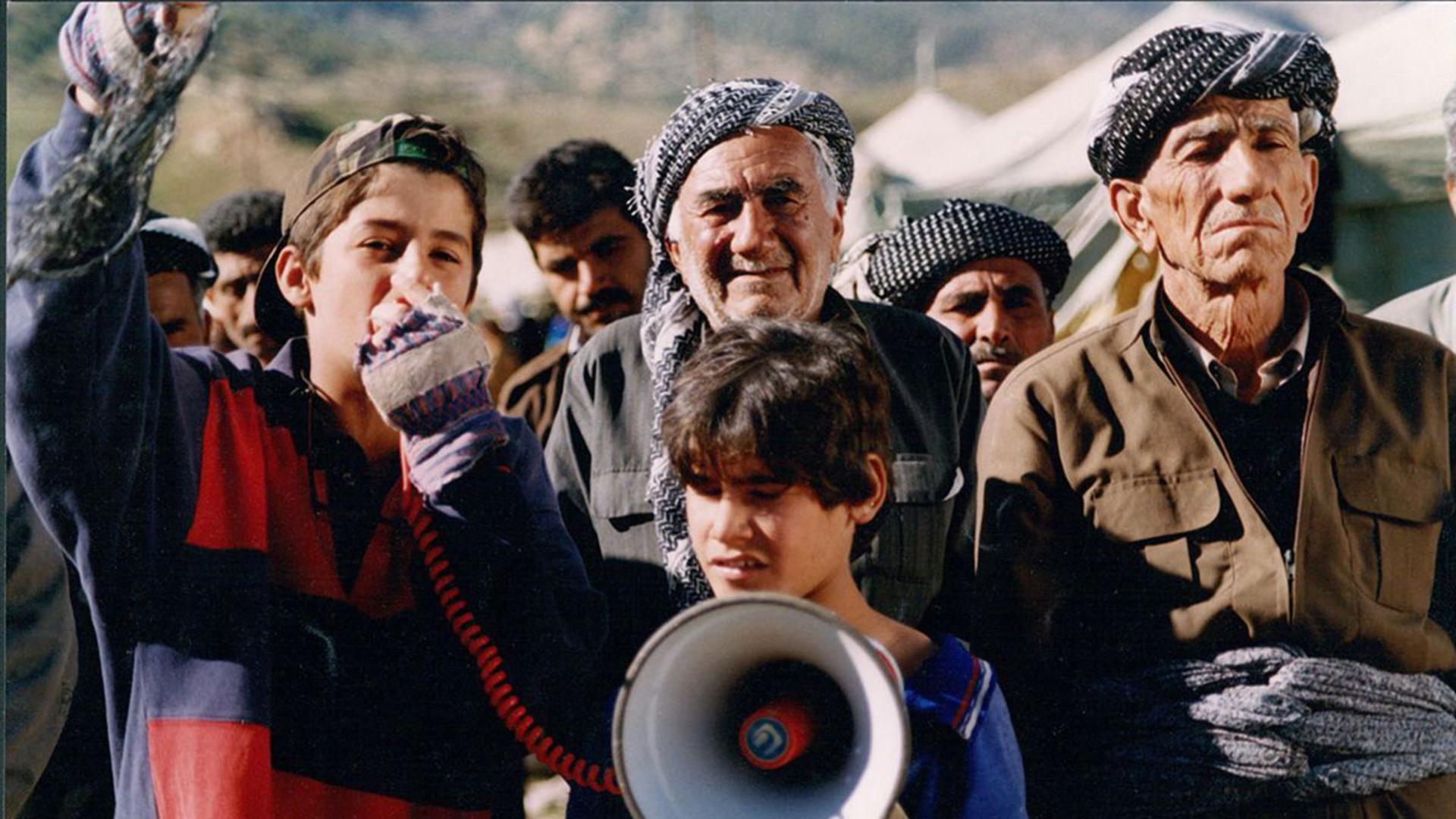 صحنه ای از فیلم لاک پشت ها هم پرواز می کنند