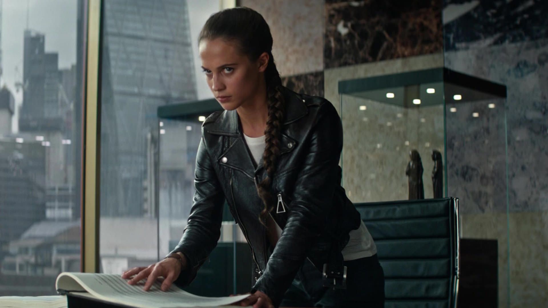  آلیسیا ویکاندر در نقش لارا کرافت در فیلم Tomb Raider