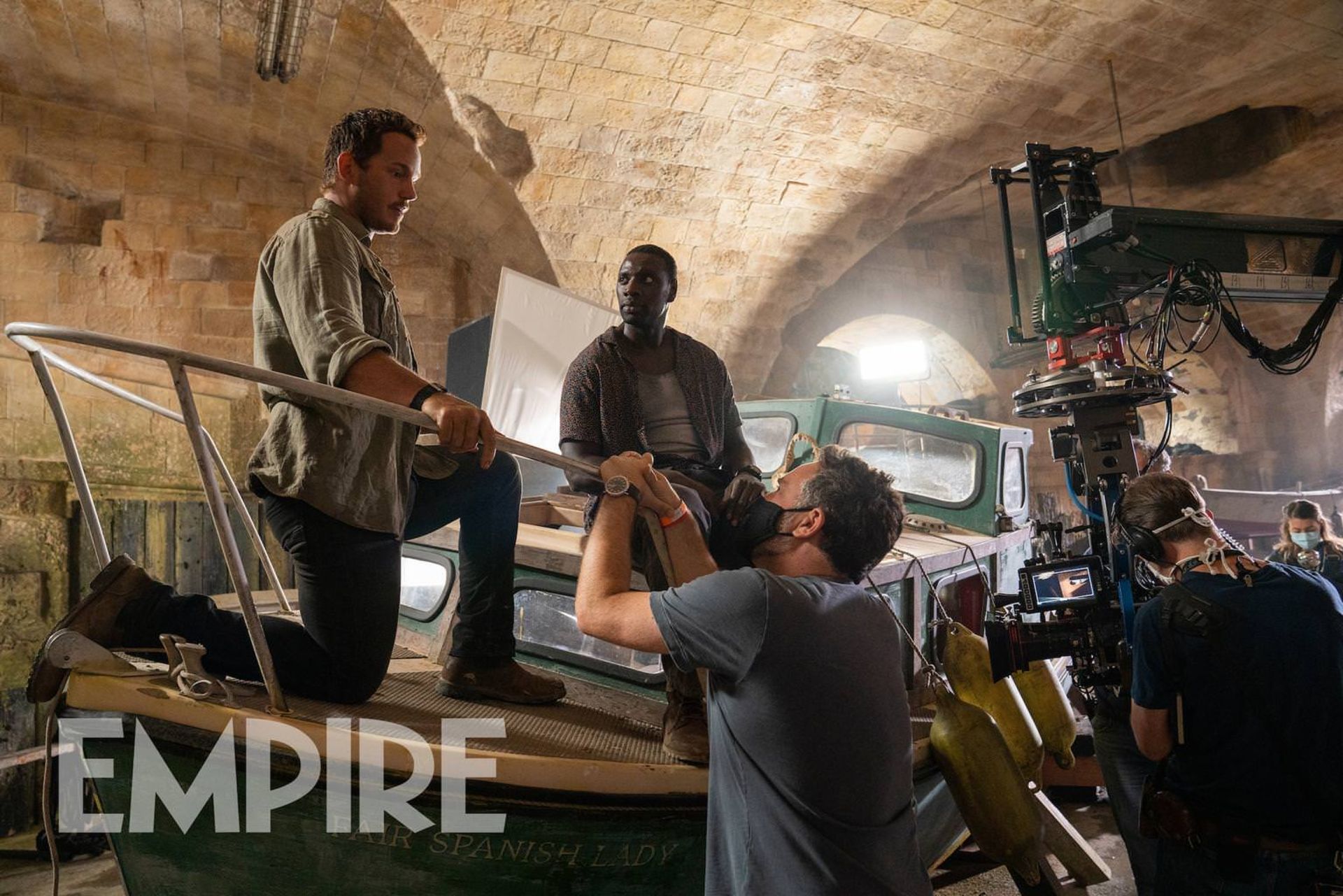 2021-5-jurassic-world-dominion-director-colin-trevorrow-discussing-a-scene-with-stars-chris-pratt-and-omar-sy
