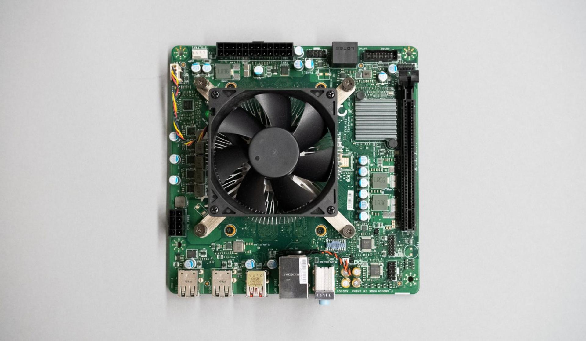 تصویری از کیت دسکتاپ AMD 4700S