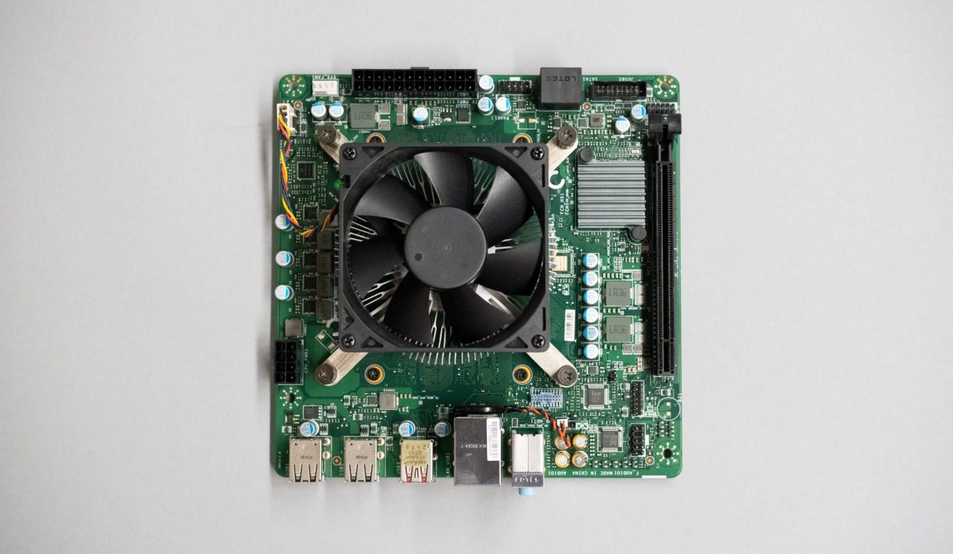 تصویری از کیت دسکتاپ AMD 4700S