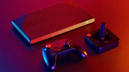 کنسول Atari VCS زیر نورپردازی قرمز (آتاری)
