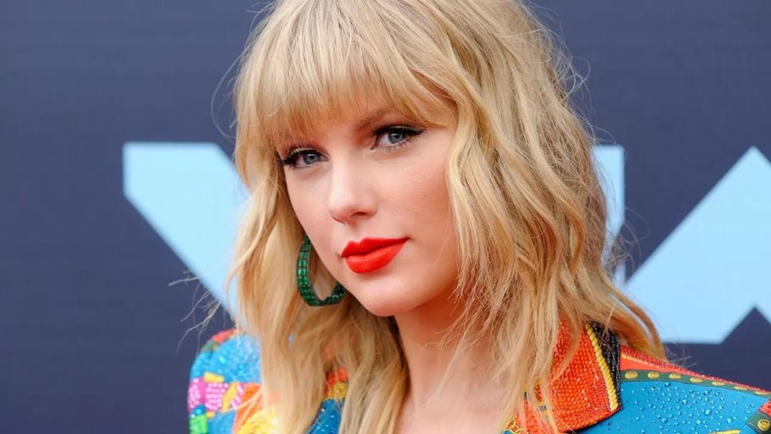 2021-6-c-e-taylor-swift-film-david-o-russell-margot-robbie-christian-bale