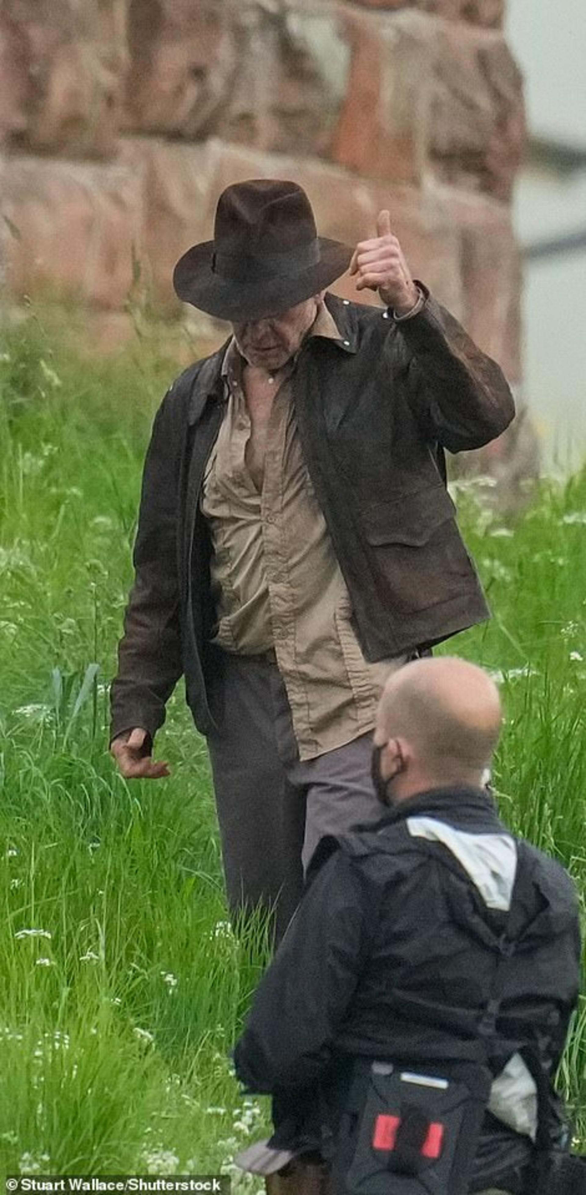 2021-6-harrison-ford-toby-jones-set-indiana-jones-5-03