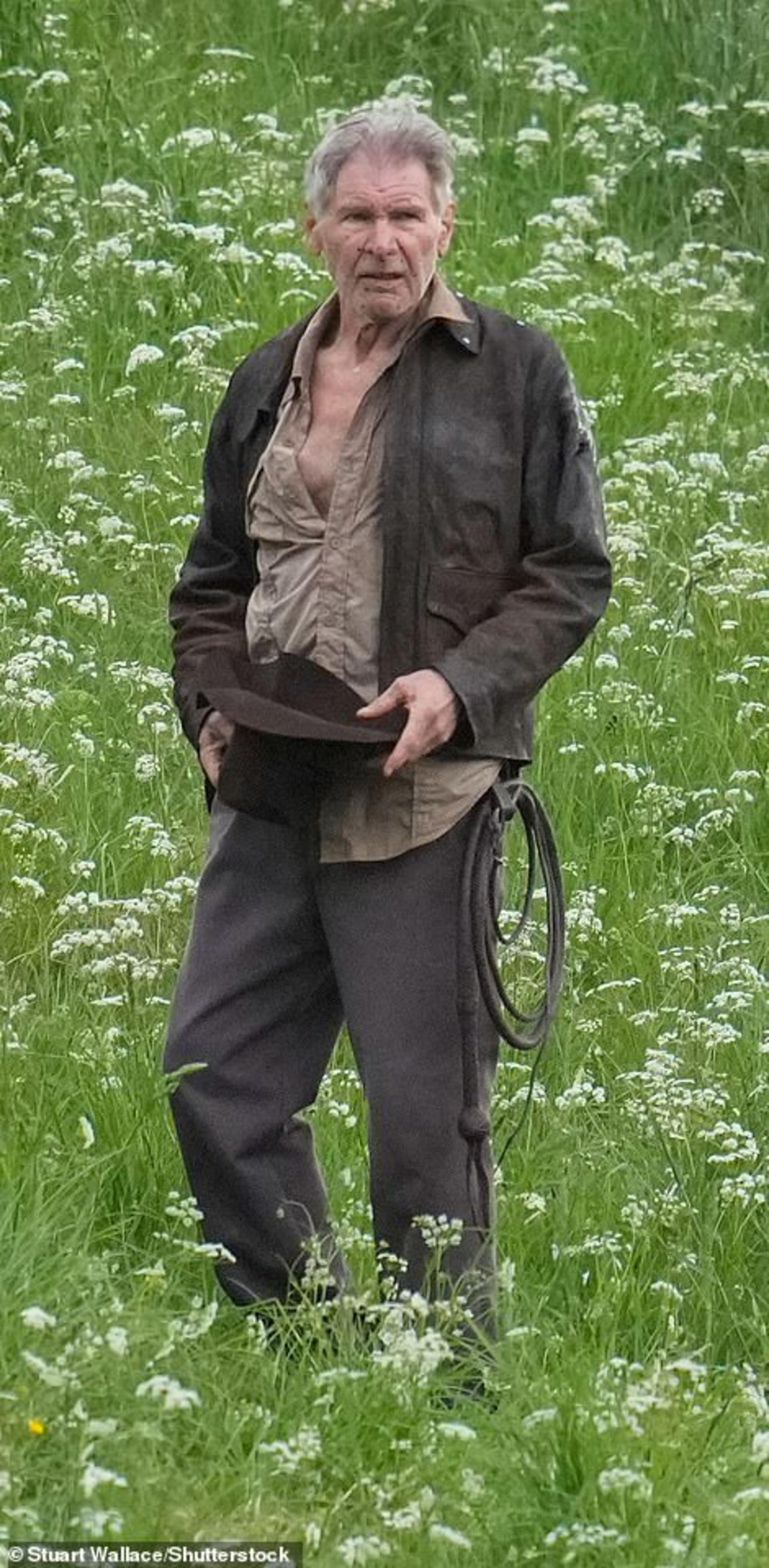 2021-6-harrison-ford-toby-jones-set-indiana-jones-5-04