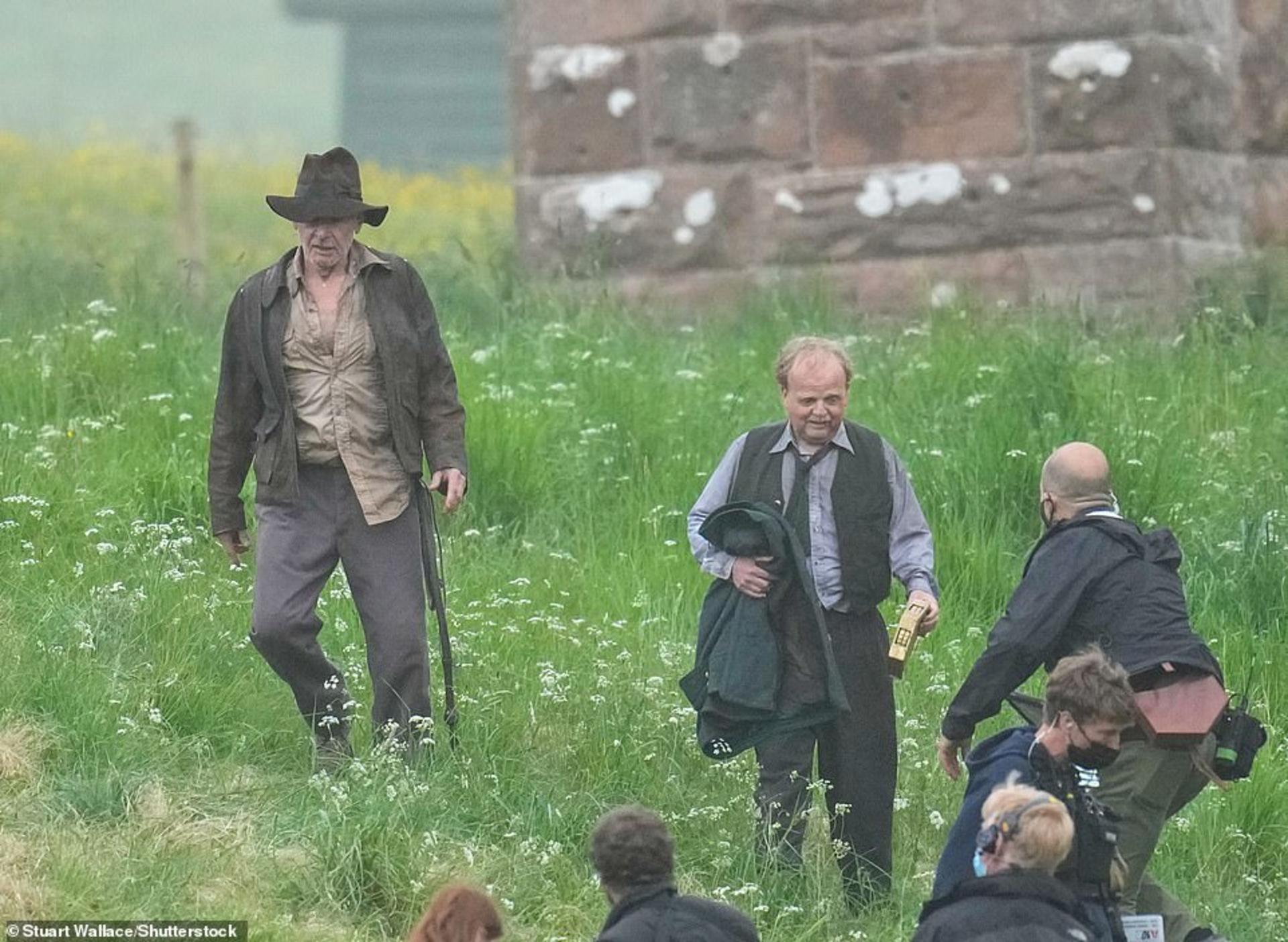 2021-6-harrison-ford-toby-jones-set-indiana-jones-5-05