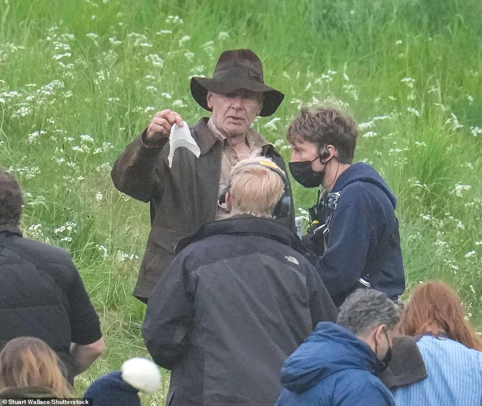 2021-6-harrison-ford-toby-jones-set-indiana-jones-5-07