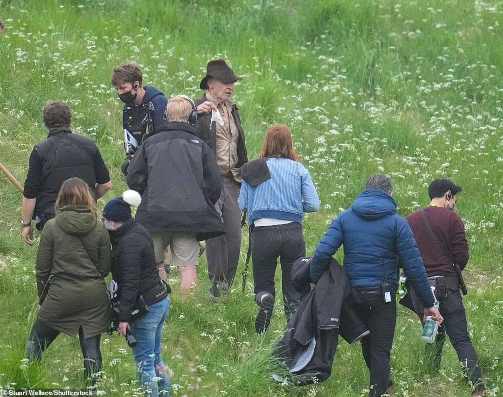 2021-6-harrison-ford-toby-jones-set-indiana-jones-5-11