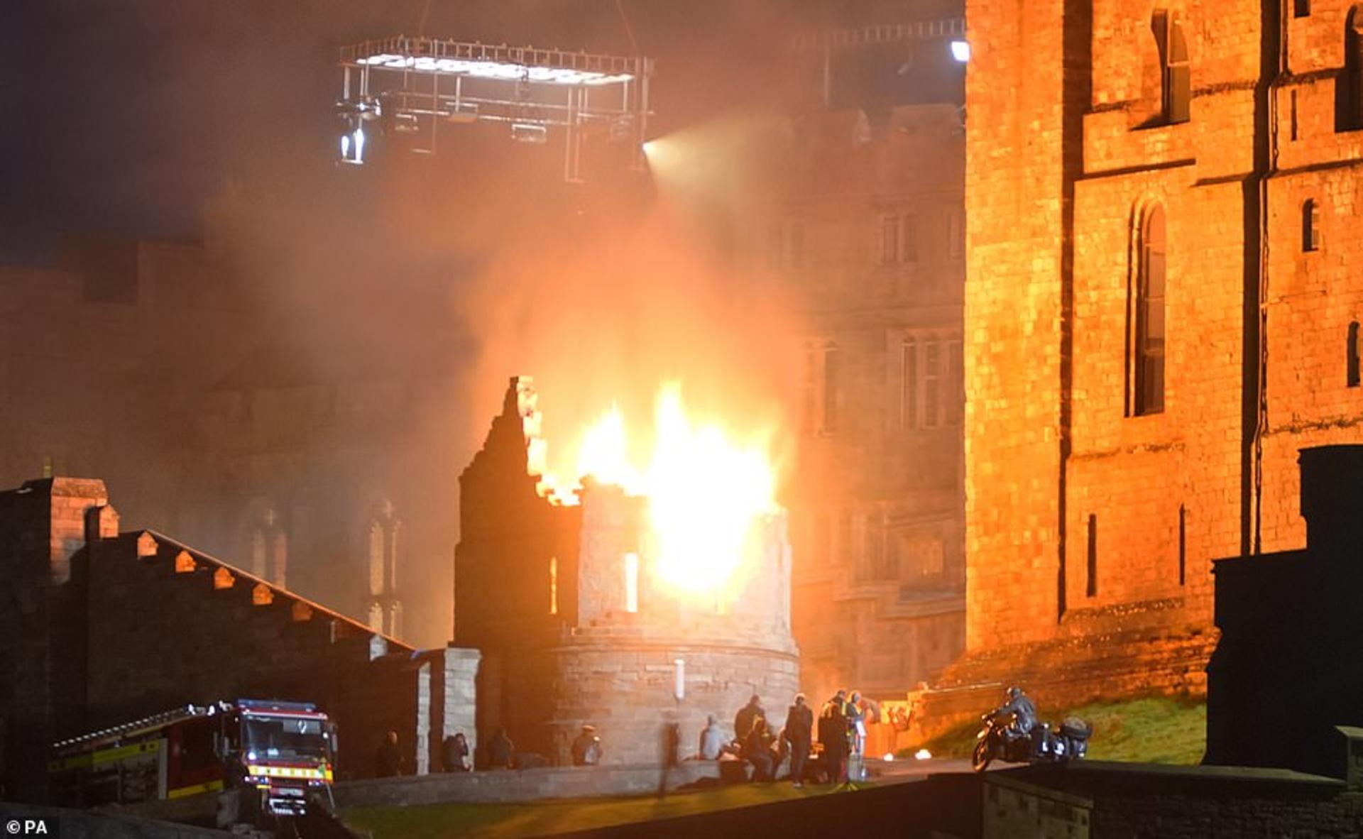 2021-6-indiana-jones-5-enormous-blaze-lights-sky-special-effects-crew-stage-fire-bamburgh-castle-02