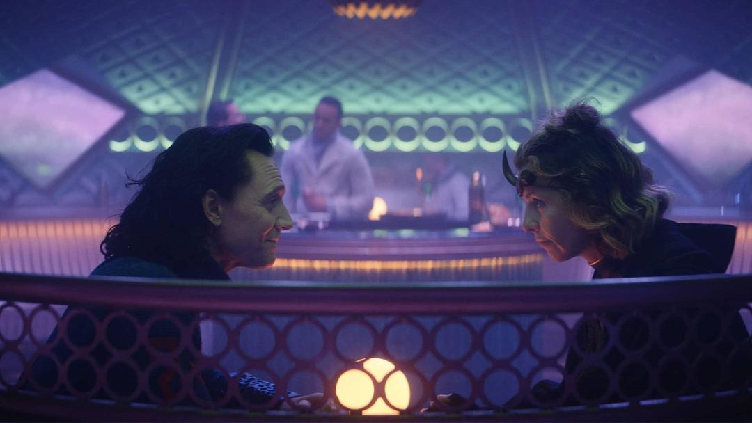 2021-6-loki-episode-3-tom-hiddleston-sophia-di-martino-talk
