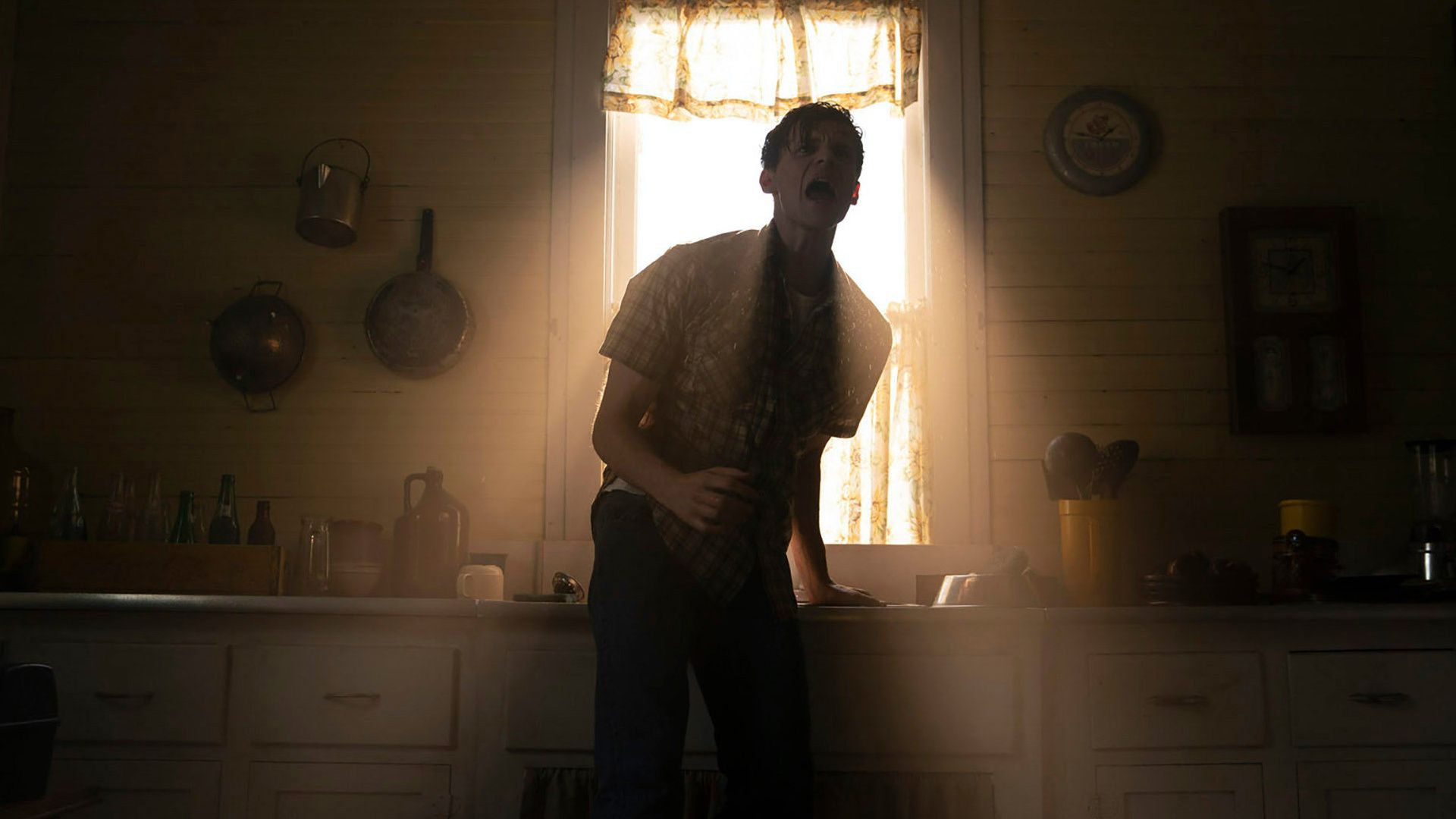 روآیری اوکانر در نقش آرنی جانسون در فیلم The Conjuring: The Devil Made Me Do It با نفرینی شیطانی تسخیر می‌شود