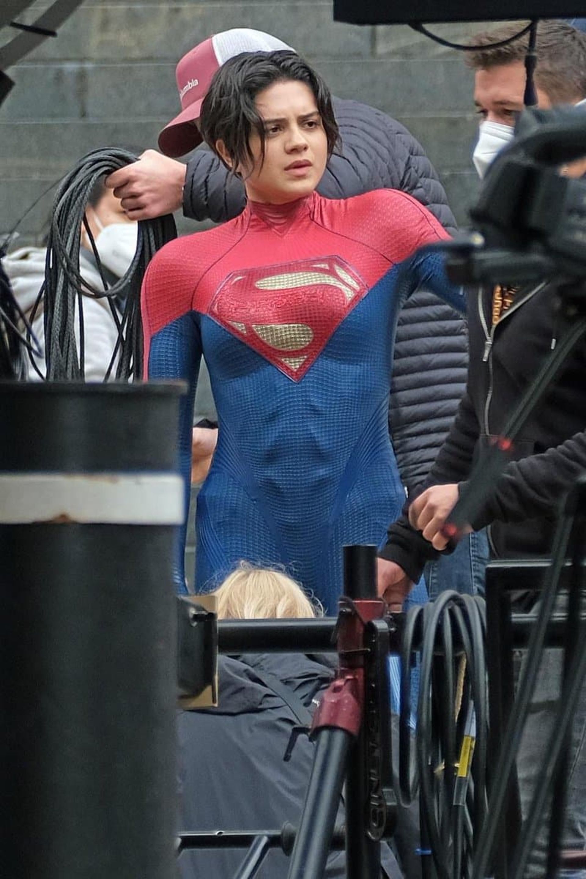 2021-6-the-flash-movie-bts-photo-sasha-calle-as-supergirl-03