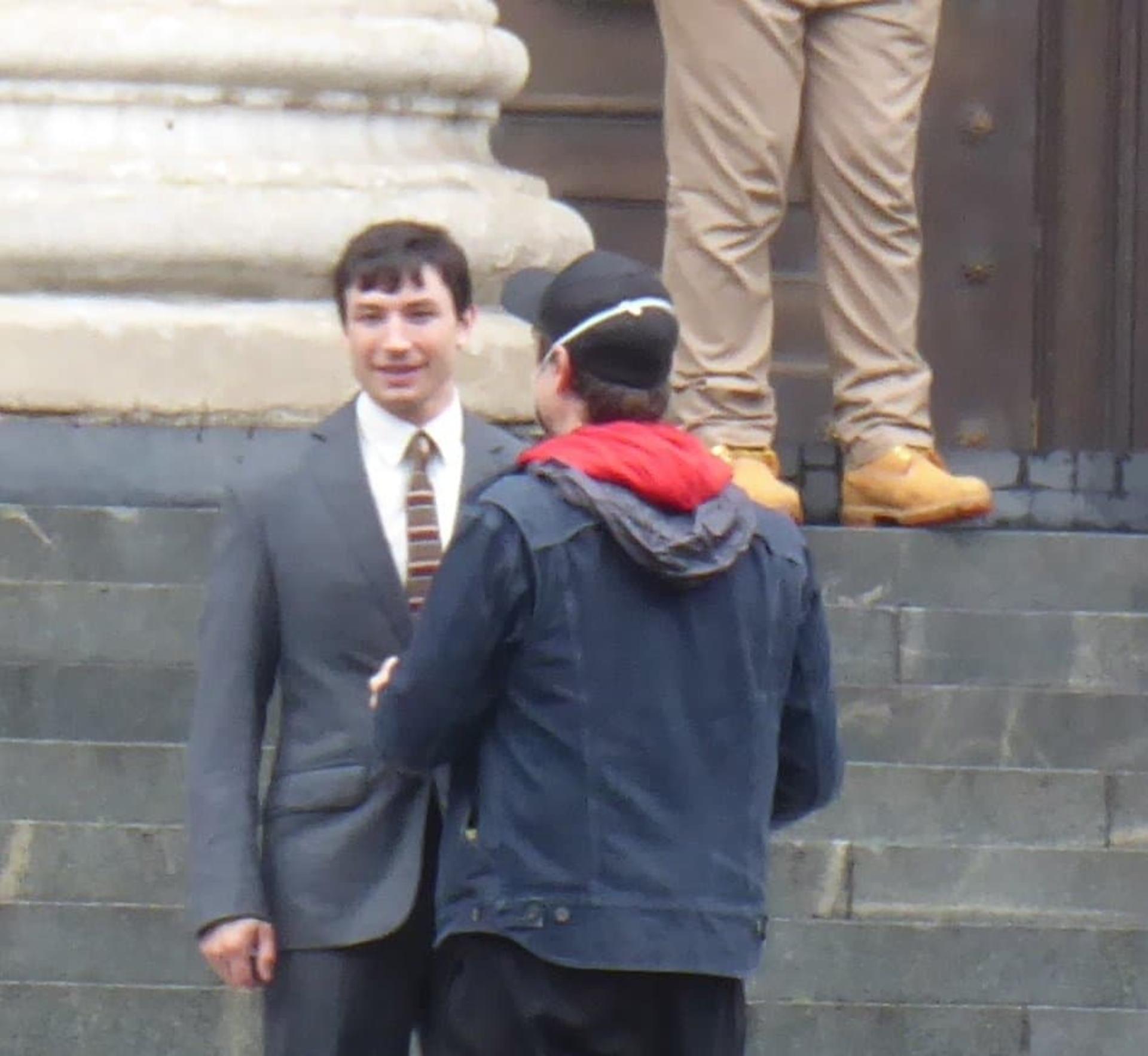 2021-6-the-flash-set-photos-show-michael-keatons-bruce-wayne-barry-allen-iris-west-and-more-02