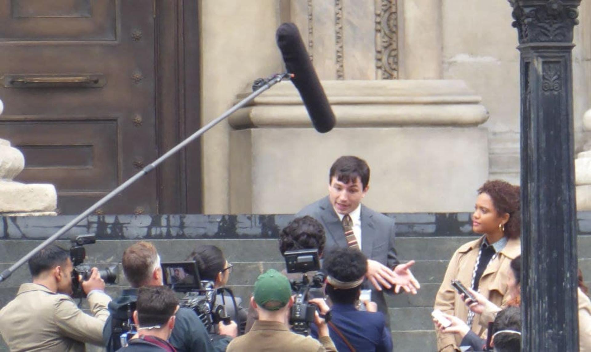 2021-6-the-flash-set-photos-show-michael-keatons-bruce-wayne-barry-allen-iris-west-and-more-03