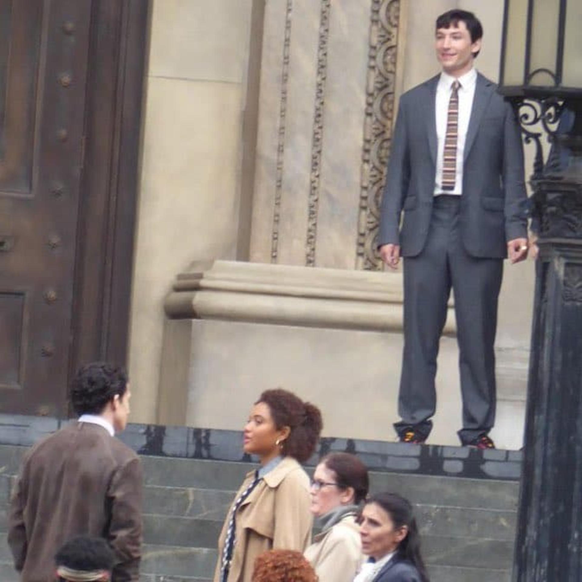 2021-6-the-flash-set-photos-show-michael-keatons-bruce-wayne-barry-allen-iris-west-and-more-04