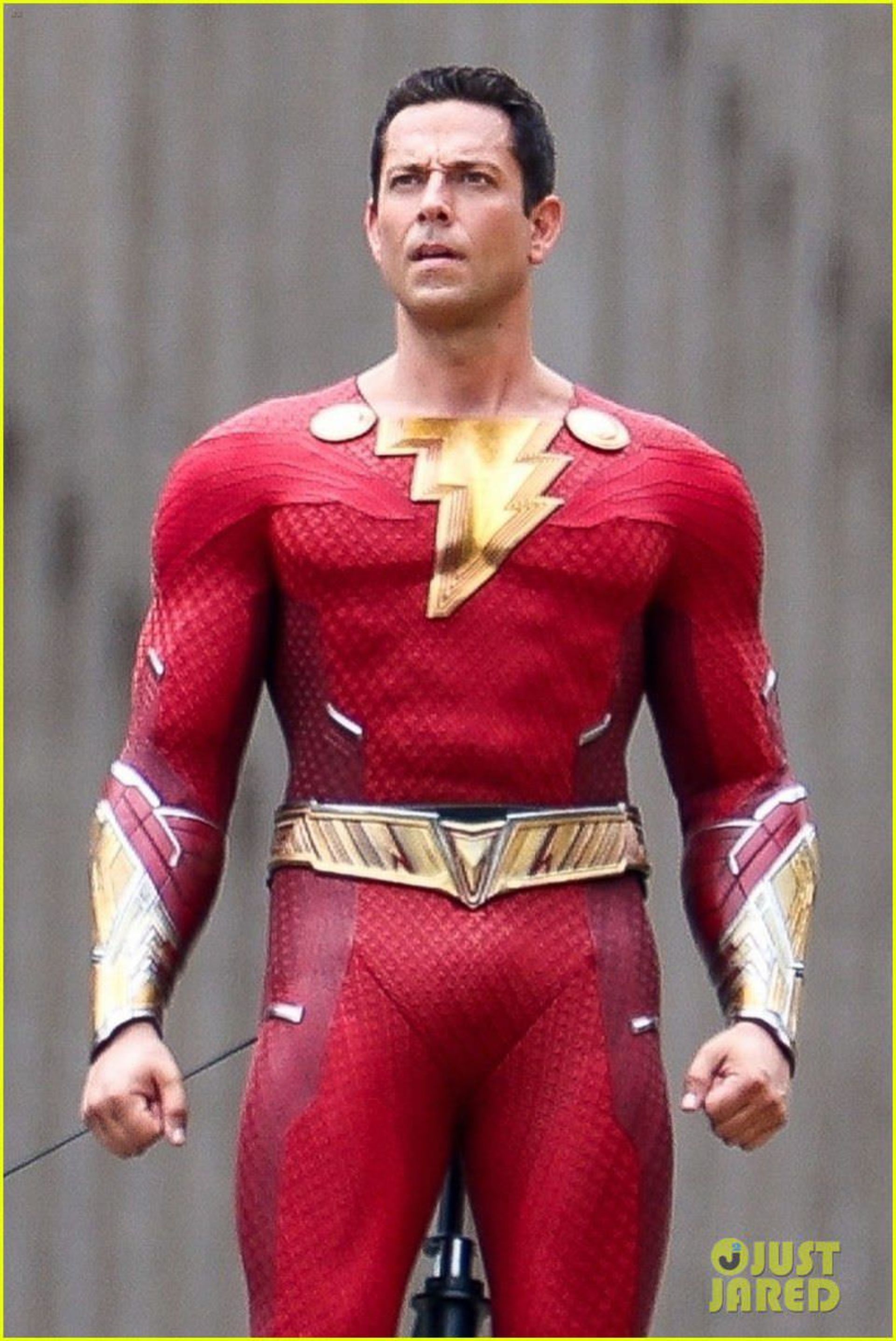 زکری لی وای در لباس جدید شزم در پشت صحنه تولید فیلم Shazam! Fury of the Gods