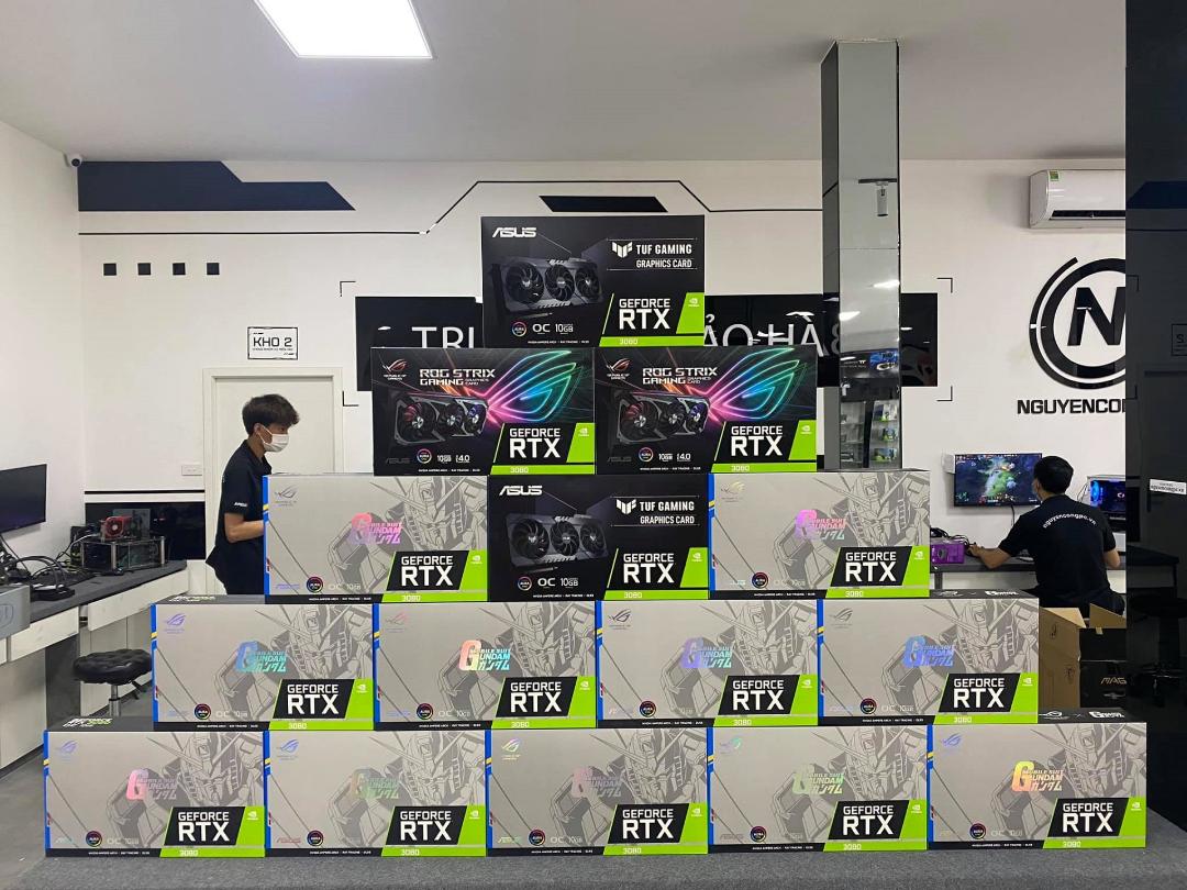کارت گرافیک های RTX 3080 ROG STRIX GUNDAM در ویتنام