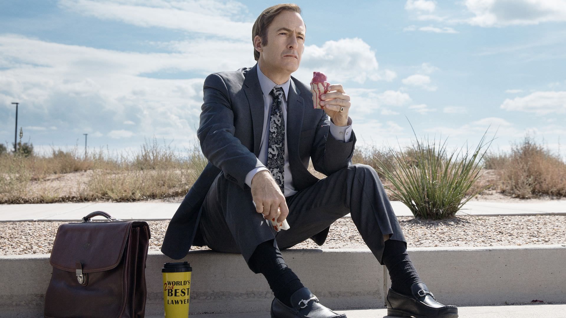 باب ادنکیرک در حال خوردن بستنی در سریال Better Call Saul