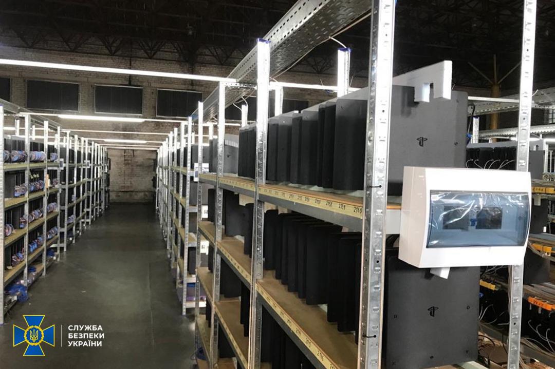 2021-7-cryptofarm-with-gpus-and-ps4-2