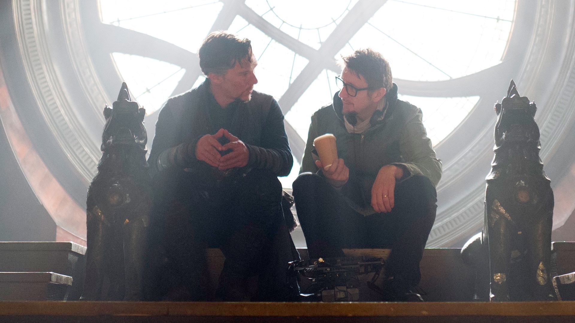 2021-7-doctor-strange-behind-scene-scott-derrickson-talk-to-benedict-cumberbatch-as-dr-stephen-strange