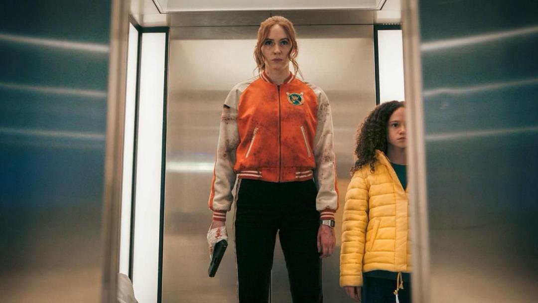 2021-7-gunpowder-milkshake-karen-gillan-as-sam-chloe-coleman-as-emily