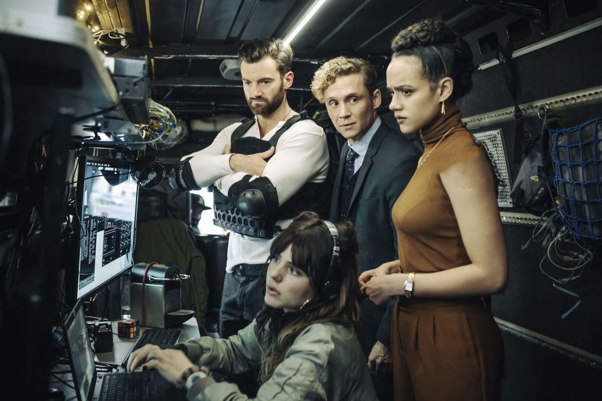 2021-7-netflix-army-of-the-thieves-movie-gets-first-images-04