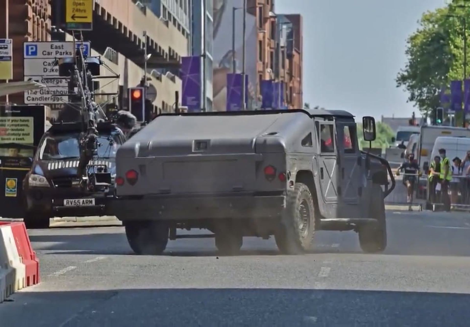 2021-7-possible-first-look-at-ben-affleck-batman-the-flash-08