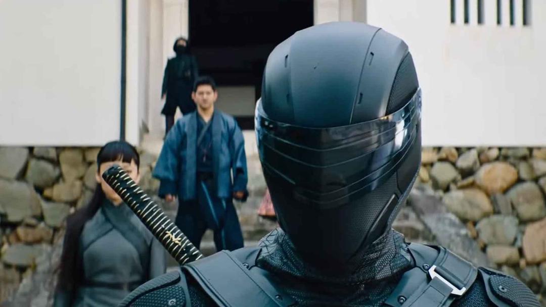 شخصیت اسنیک آیز به همراه دیگر شخصیت‌ها در فیلم Snake Eyes: G.I. Joe Origins