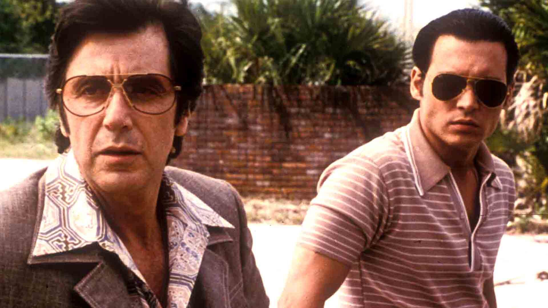 جانی دپ در کنار داستین هافمن در فیلم Donnie Brasco