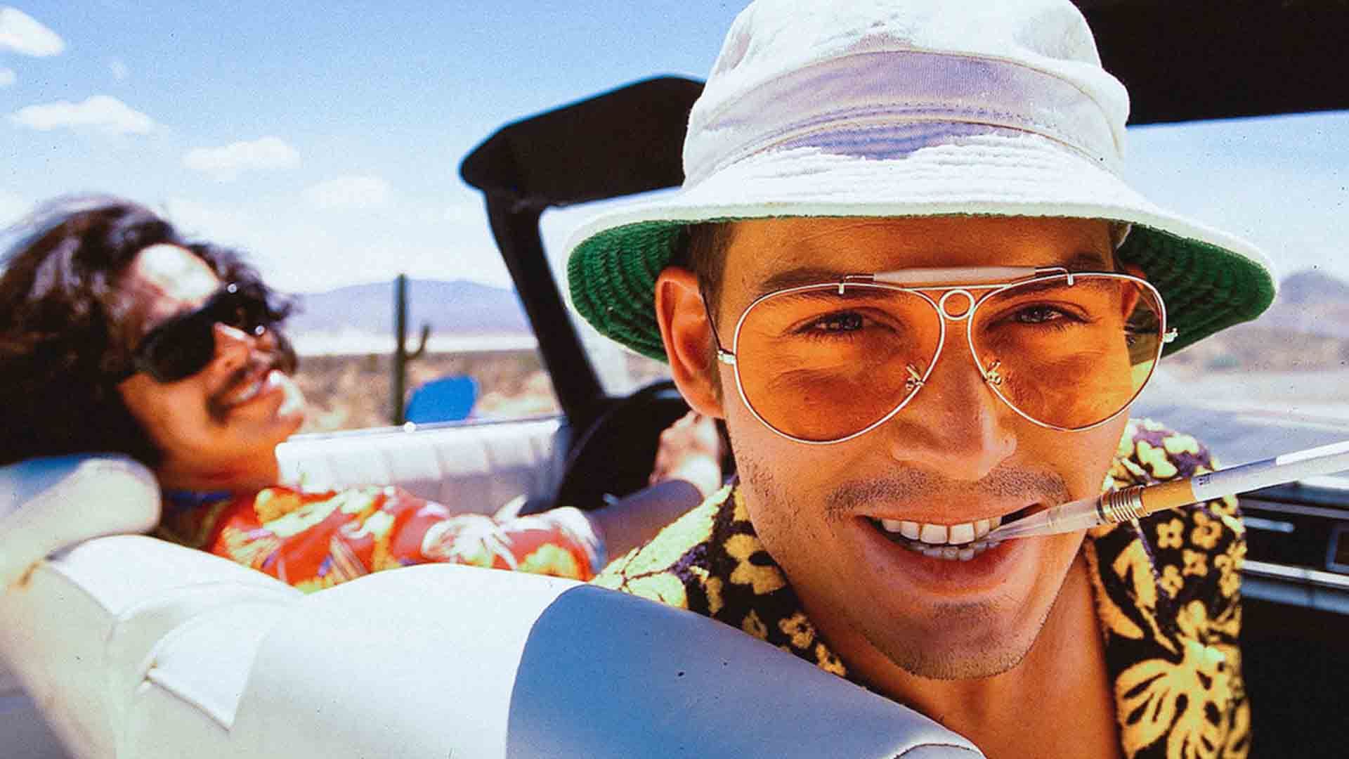 جانی دپ به همراه سیگار و دوستش در فیلم Fear and Loathing in Las Vegas