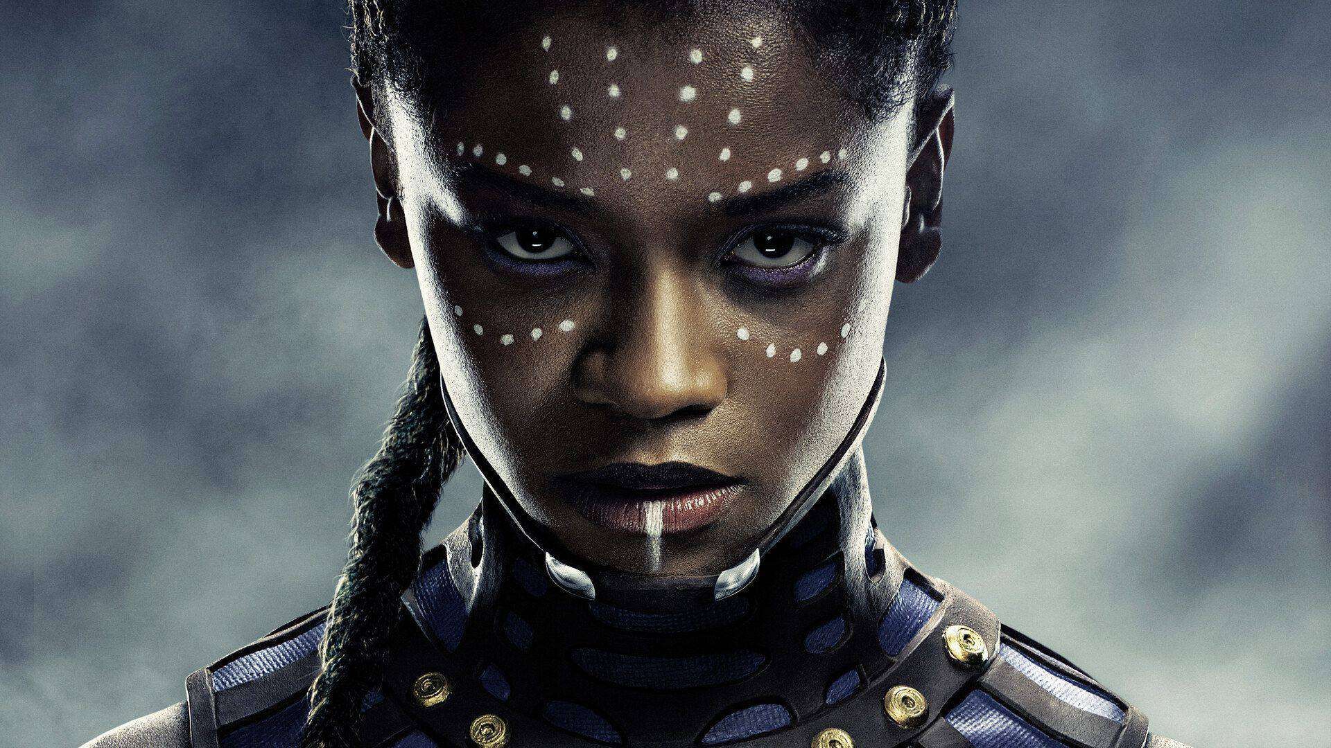 لتیشیا رایت در نقش شوری در پوستر فیلم Black Panther