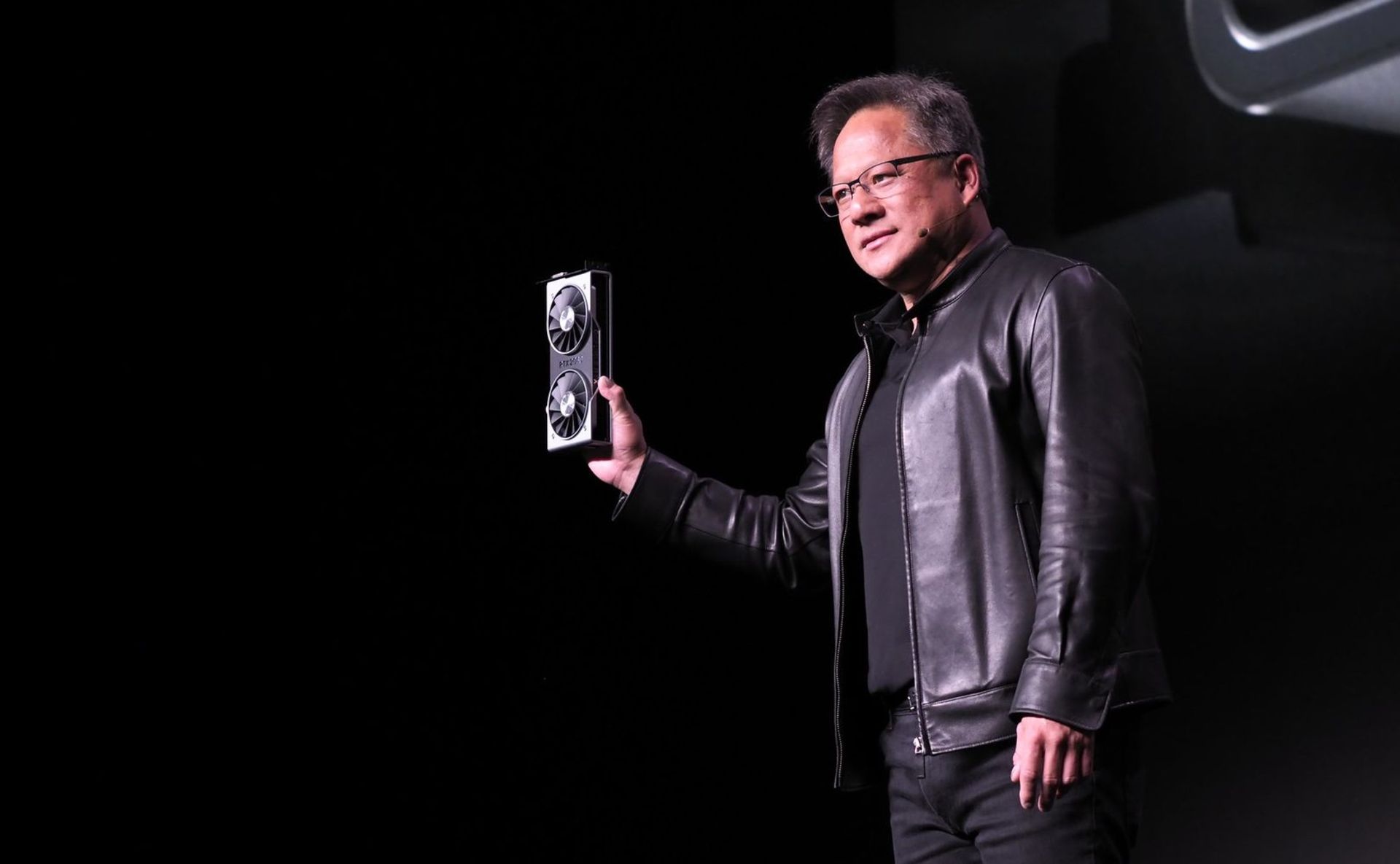 GeForce RTX 2060 در دستان مدیرعامل انویدیا