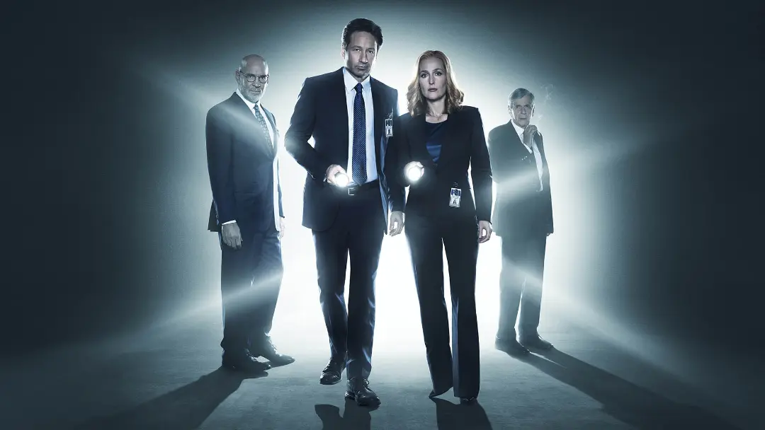 کاور سریال The X-Files با حضور شخصیت های اصلی آن