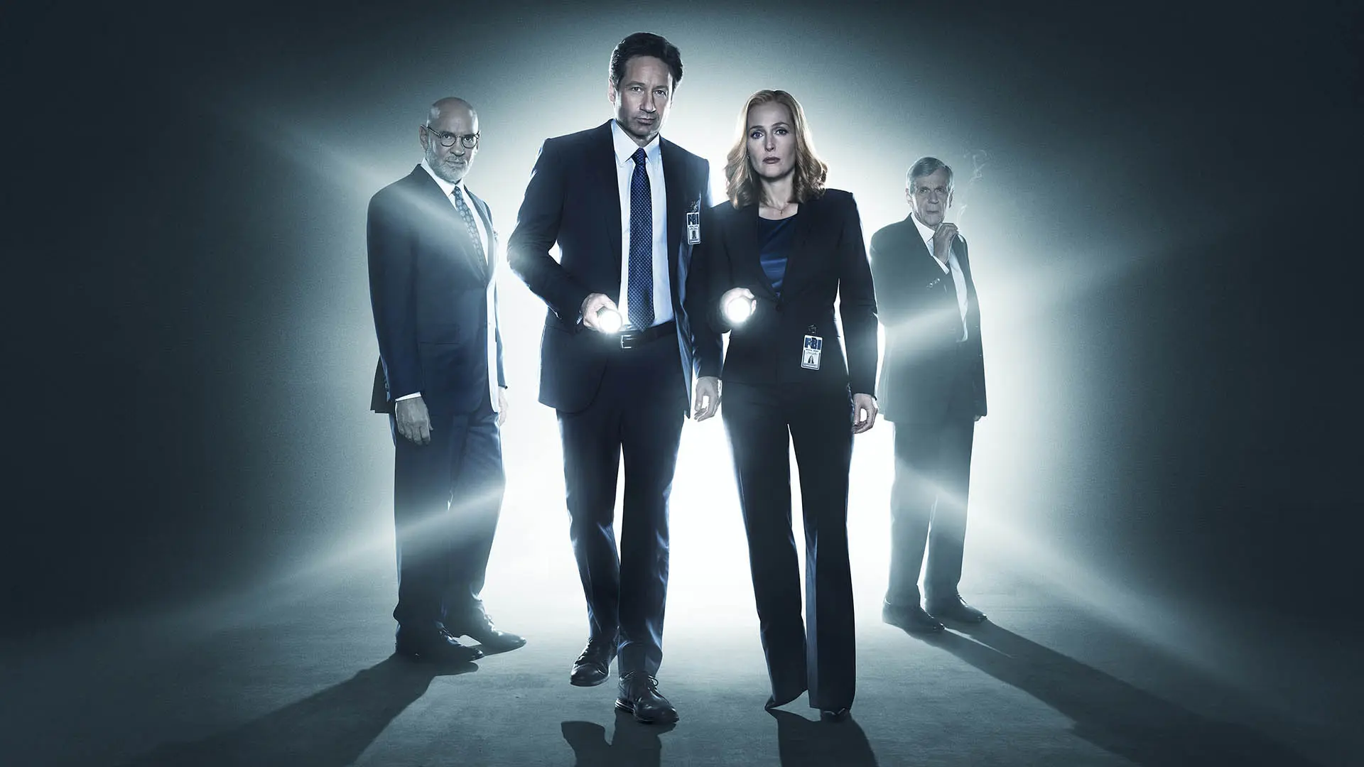کاور سریال The X-Files با حضور شخصیت های اصلی آن
