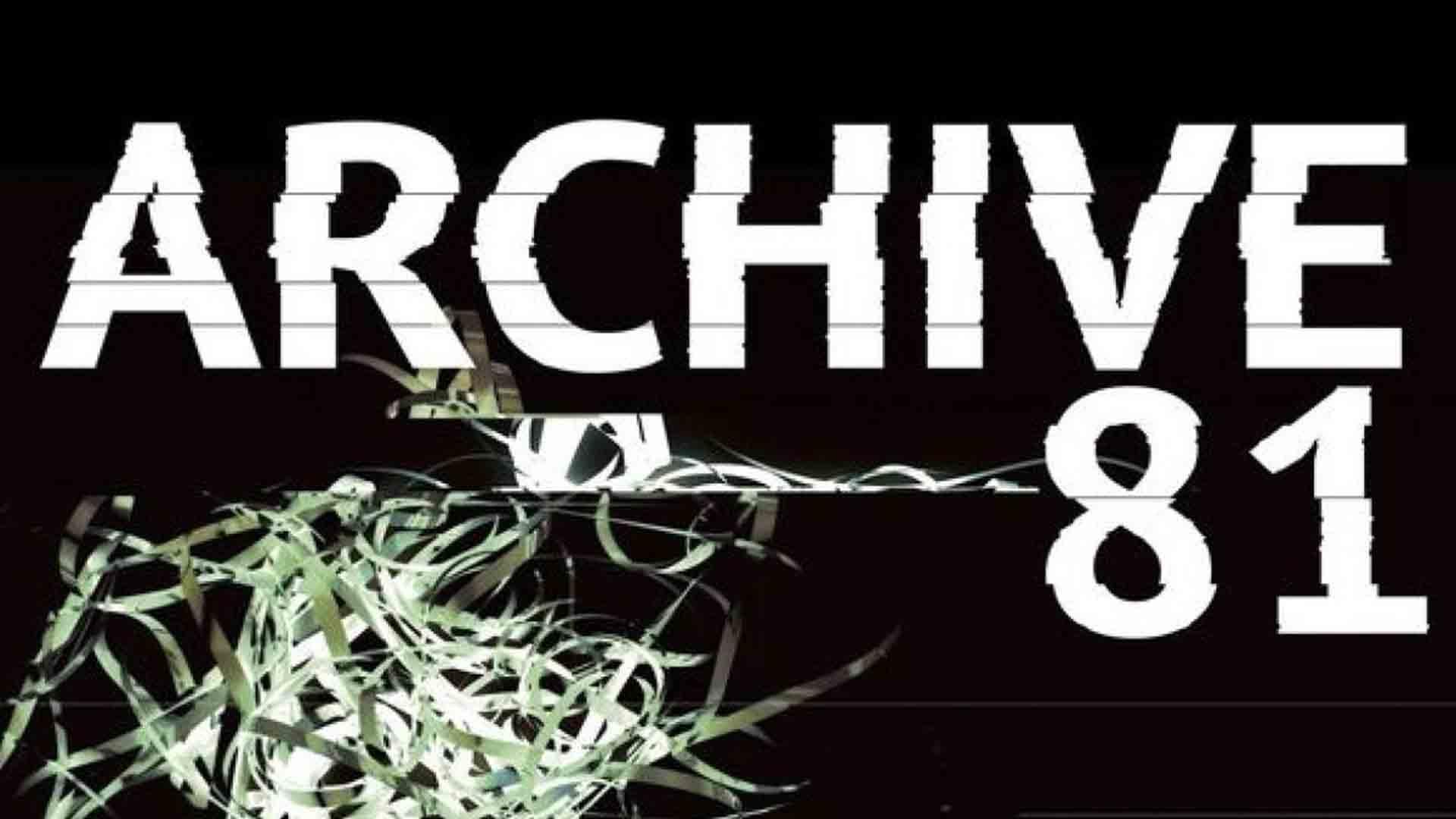 عنوان سریال Archive 81 به همراه کاغذهای نوار ویدیویی در پوستر اصلی سریال